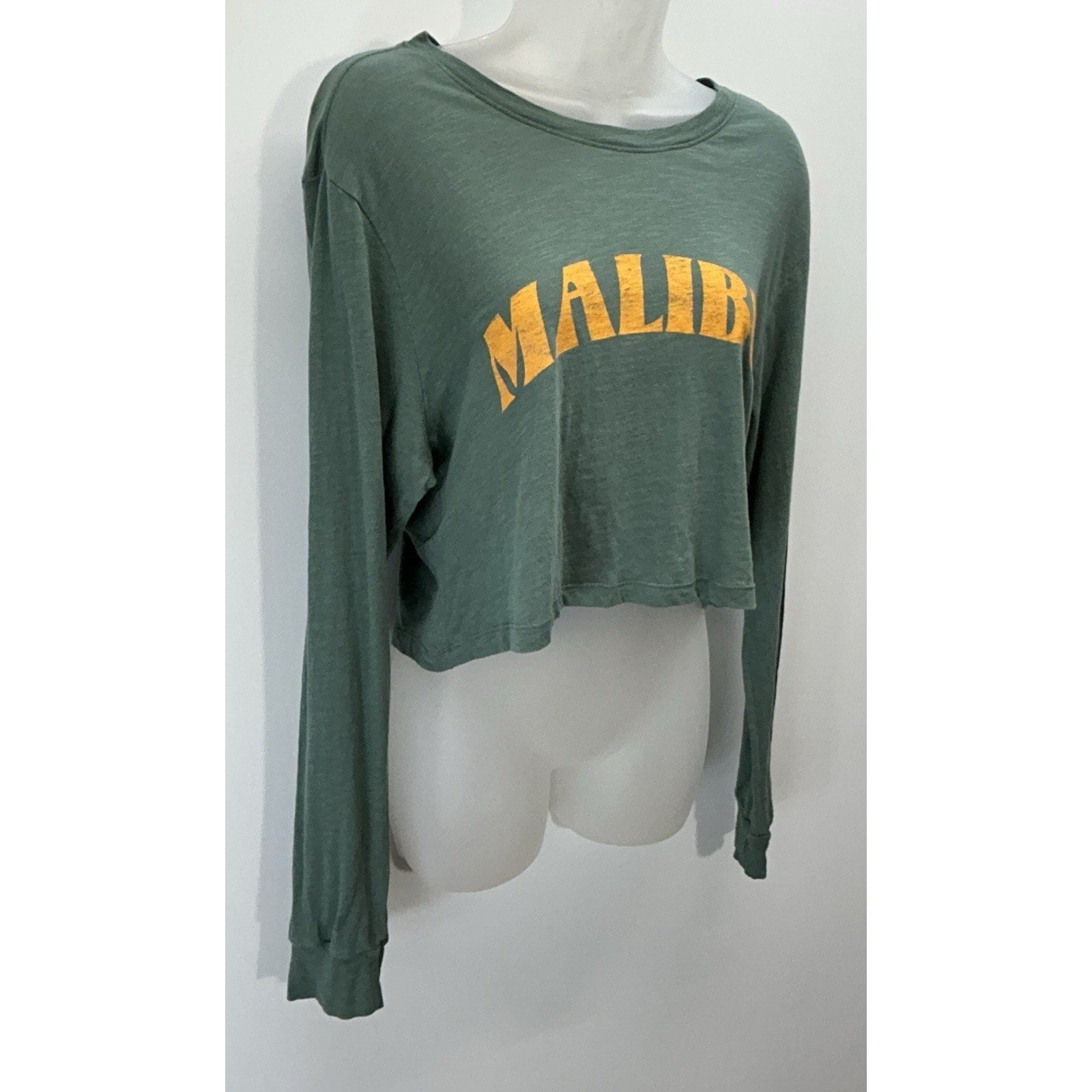 Victoria’s Secret PINK Large Green Long Sleeve Crop Top Malibu 100% Cotton.