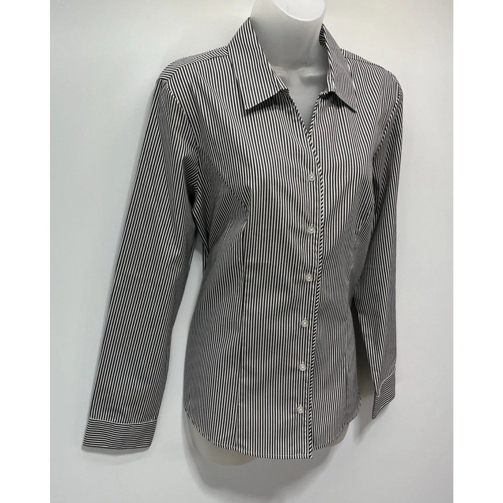 NWT Christopher Banks Top Blouse Shirt Wrinkle Resistant Long Sleeve Gray M