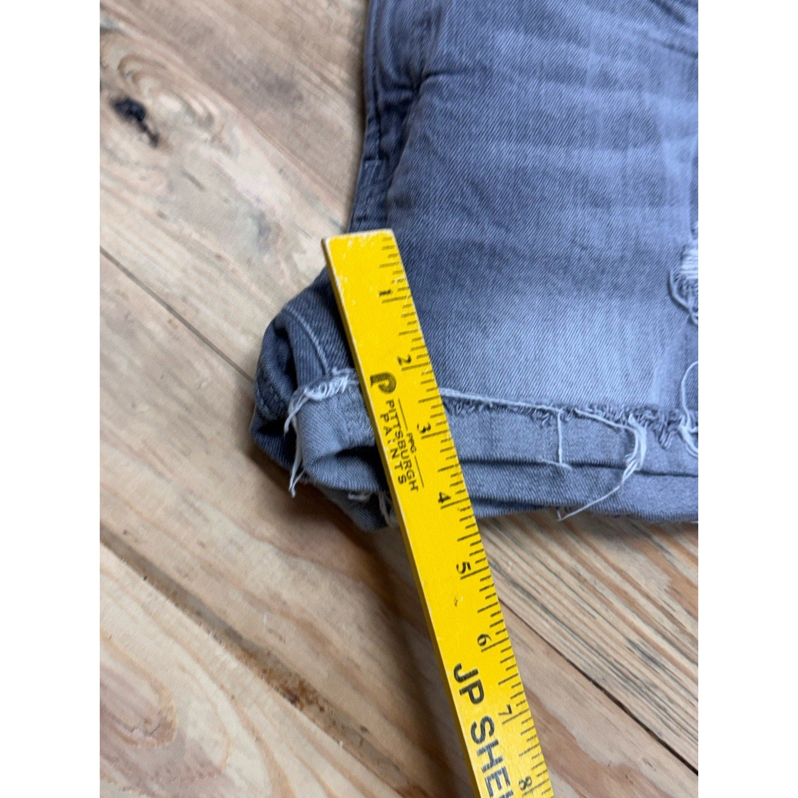 Old Navy High-Waisted O.G. Gray Cut-Off Jean Shorts for Women 3-inch inseam Sz 4