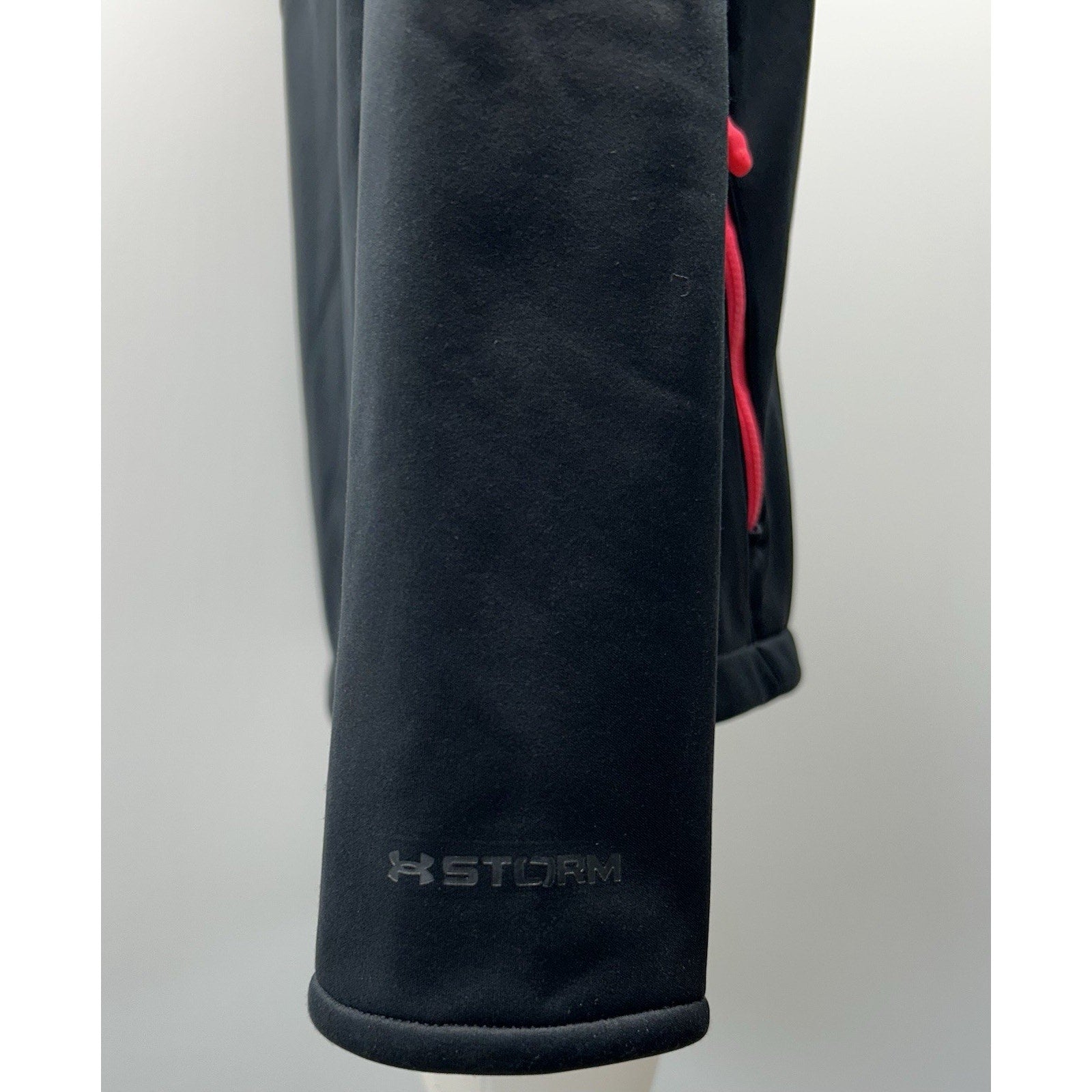 Under Armour Girl’s Medium Hoodie Black and Pink Storm Full Zip Cold Gear.