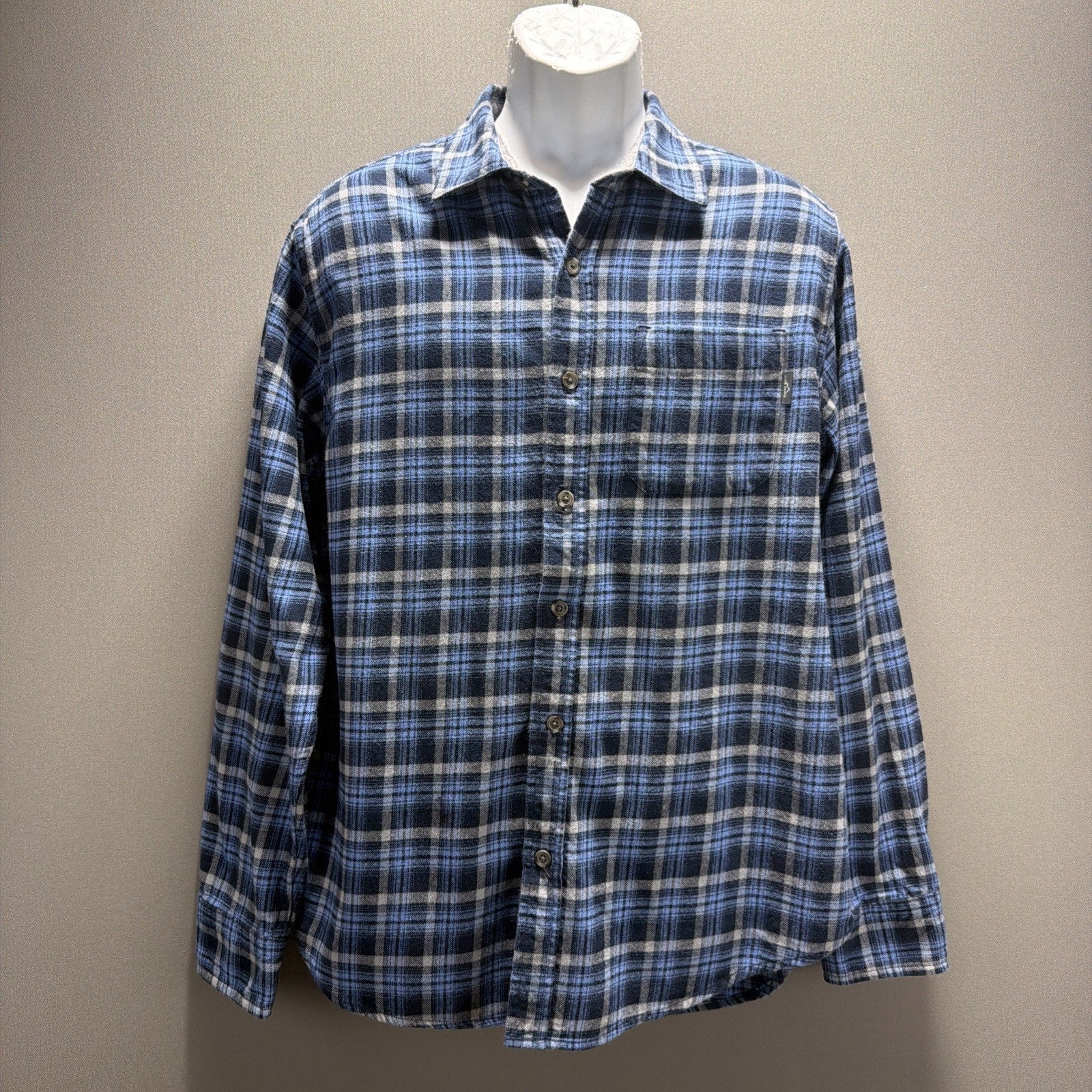 Eddie Bauer Men’s Size L 100% Cotton Flannel Blue Plaid Button Up Long Sleeve