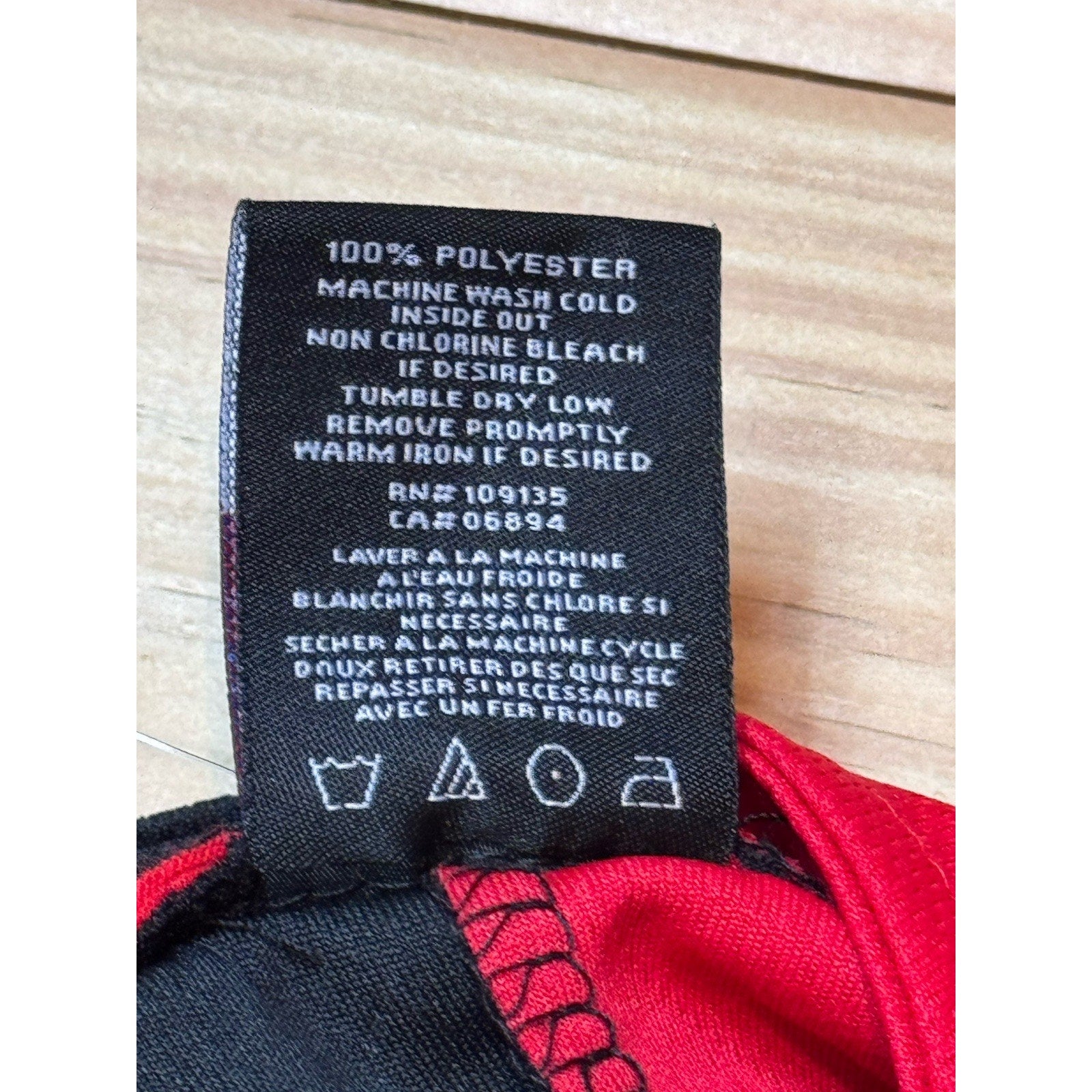 Chicago Bulls Jersey Medium NBA Button Up Shirt Short Sleeve Red Black UNK NWT