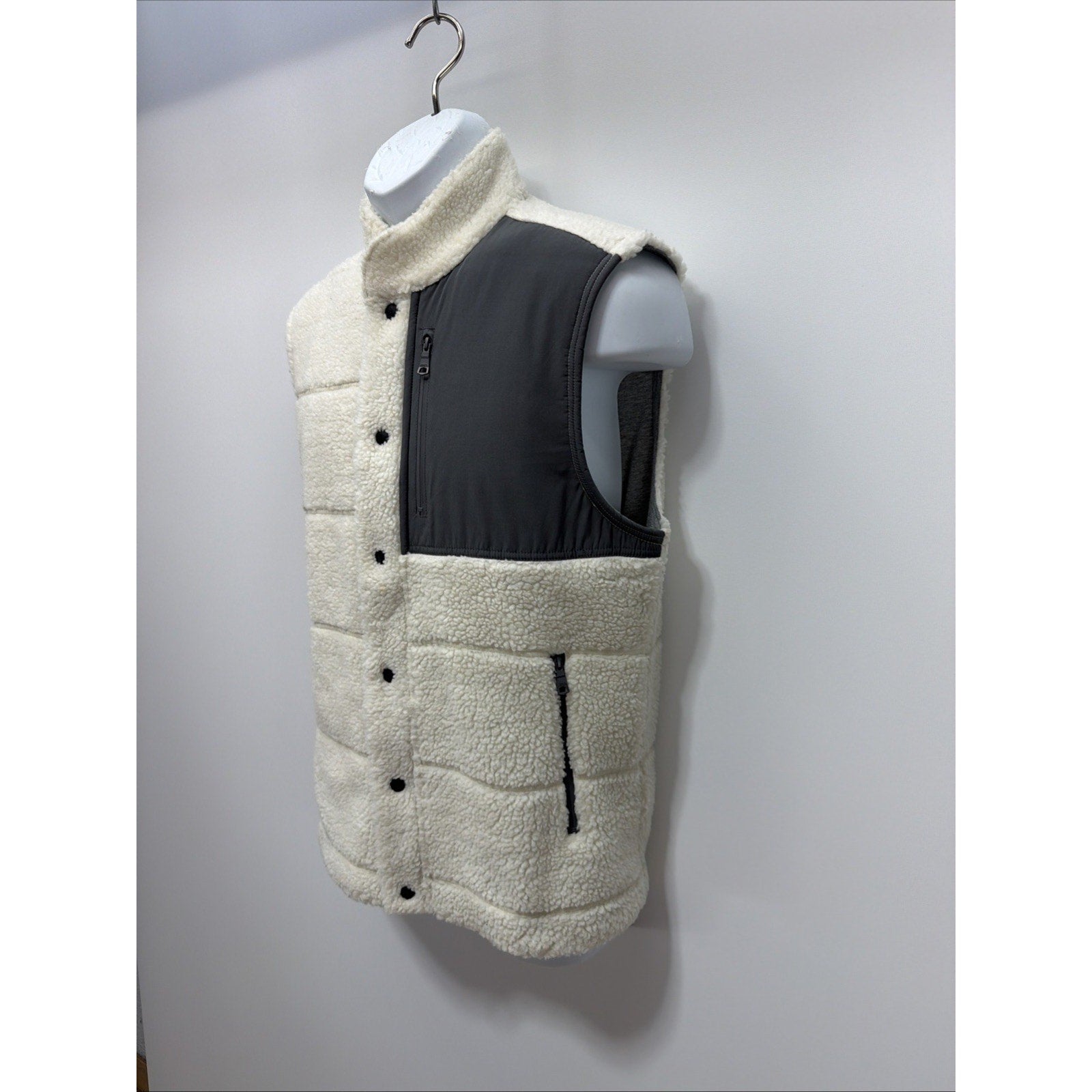 Men Banana Republic White / Cream / Ivory Sherpa Fleece Vest Size Medium
