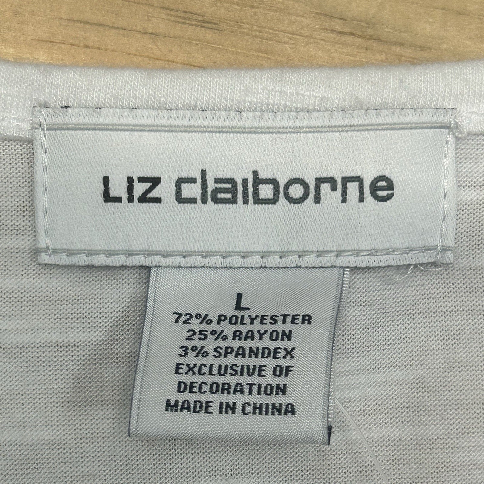 Liz Claiborne Top Womens Large White With Blue Trim Pullover Short Sleeves NWT.