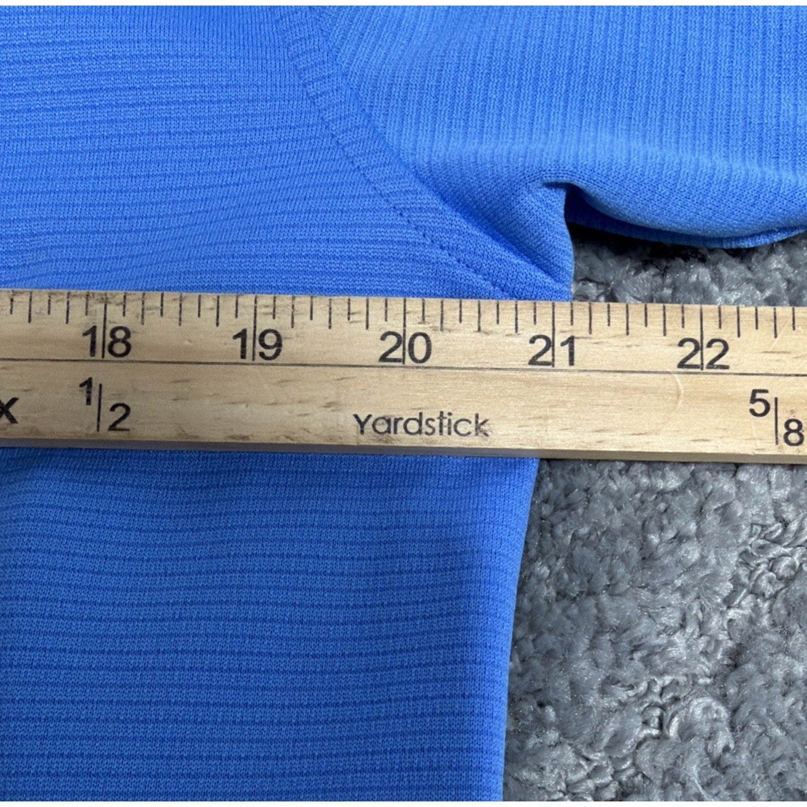 Under Armour Men’s Medium Loose Heat Gear Short Sleeve Polo Light Blue