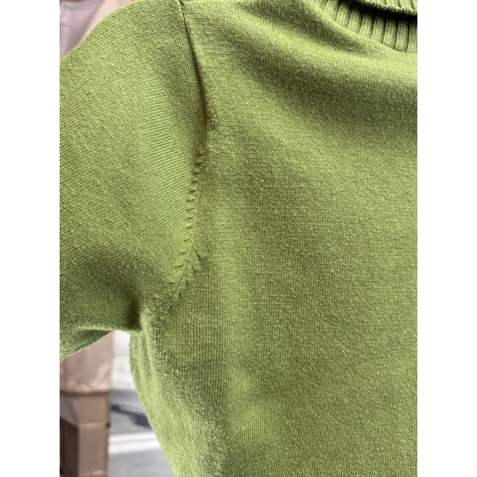 New Directions Green V-Neck Asymmetrical Hem Knit Sweater Women’s Small
