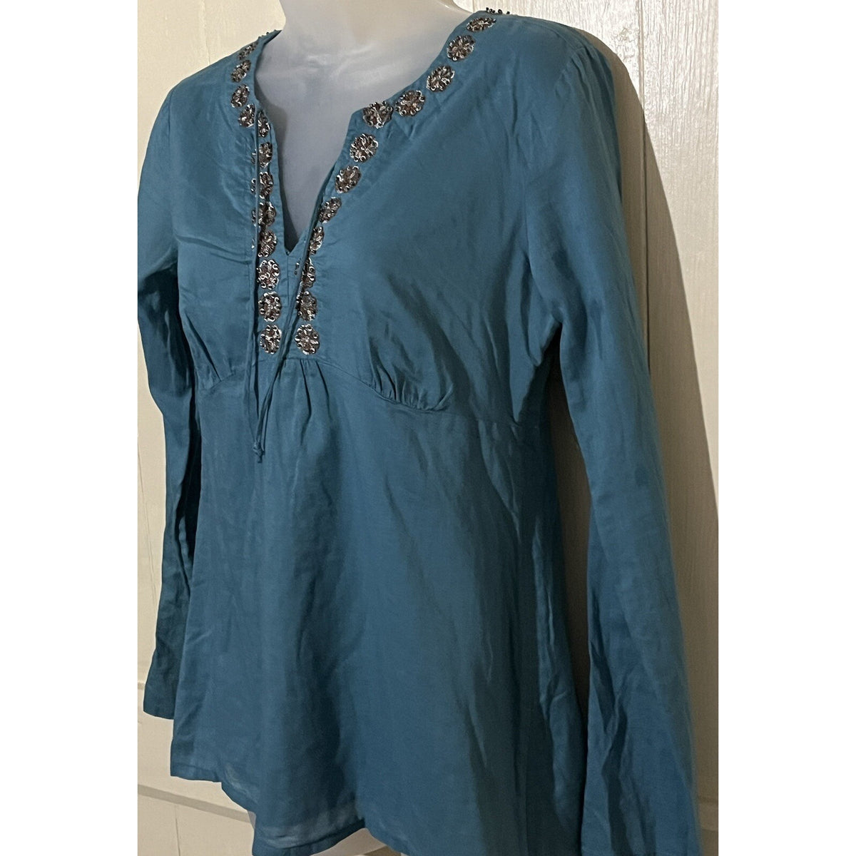 Ann Taylor LOFT Shirt Womens 4 Green Blouse Long Sleeve Embroidered Round Neck