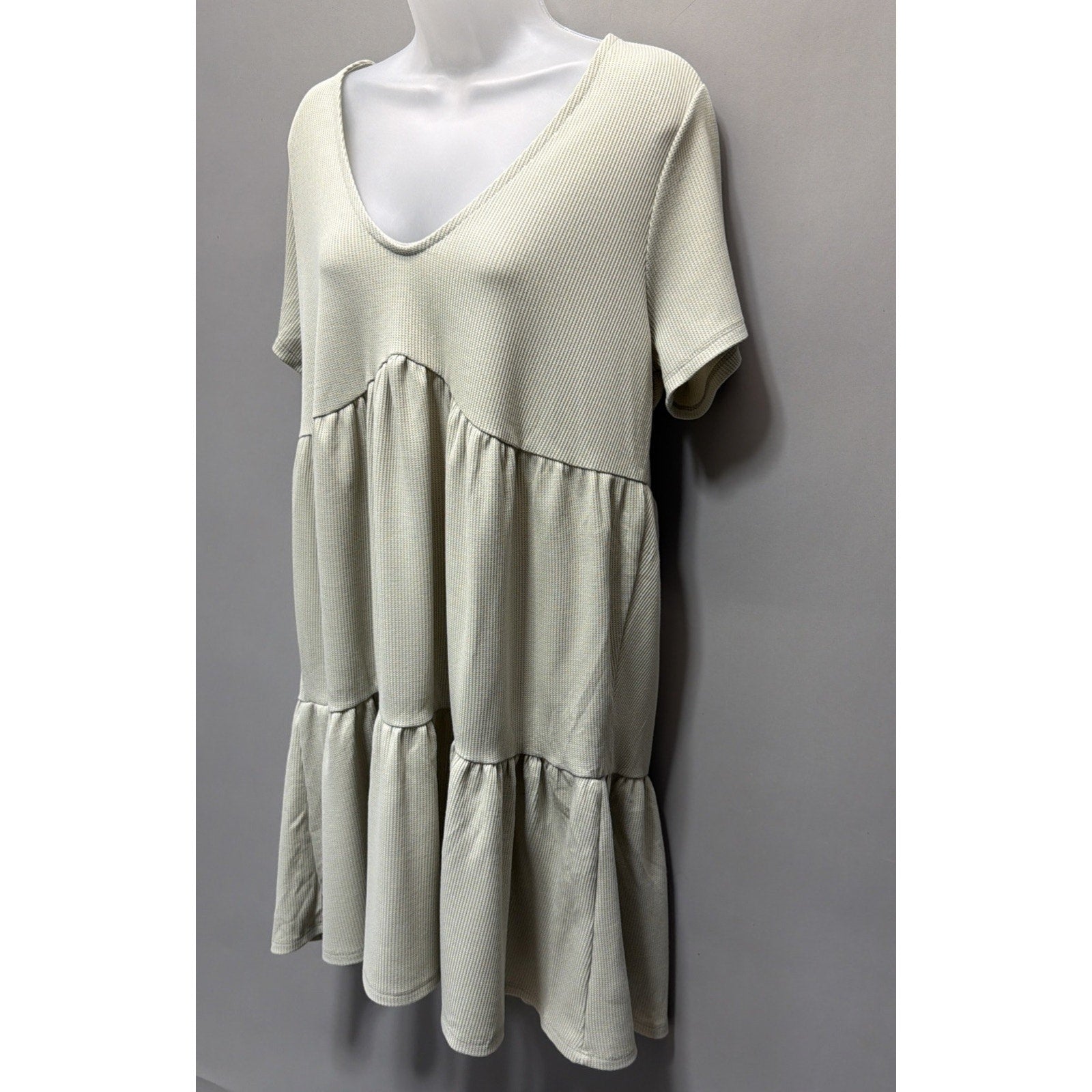 Forever 21 v-neck, tie-back, Tiered dress, 1X NWT Sage Green