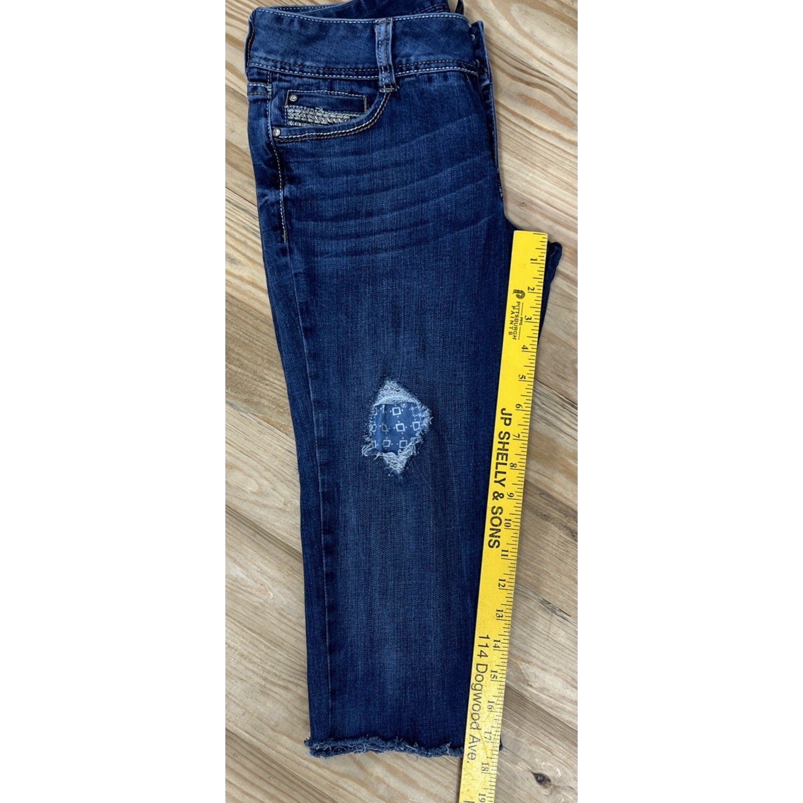 Amethyst Jeans Embroidered Capri Sz 7