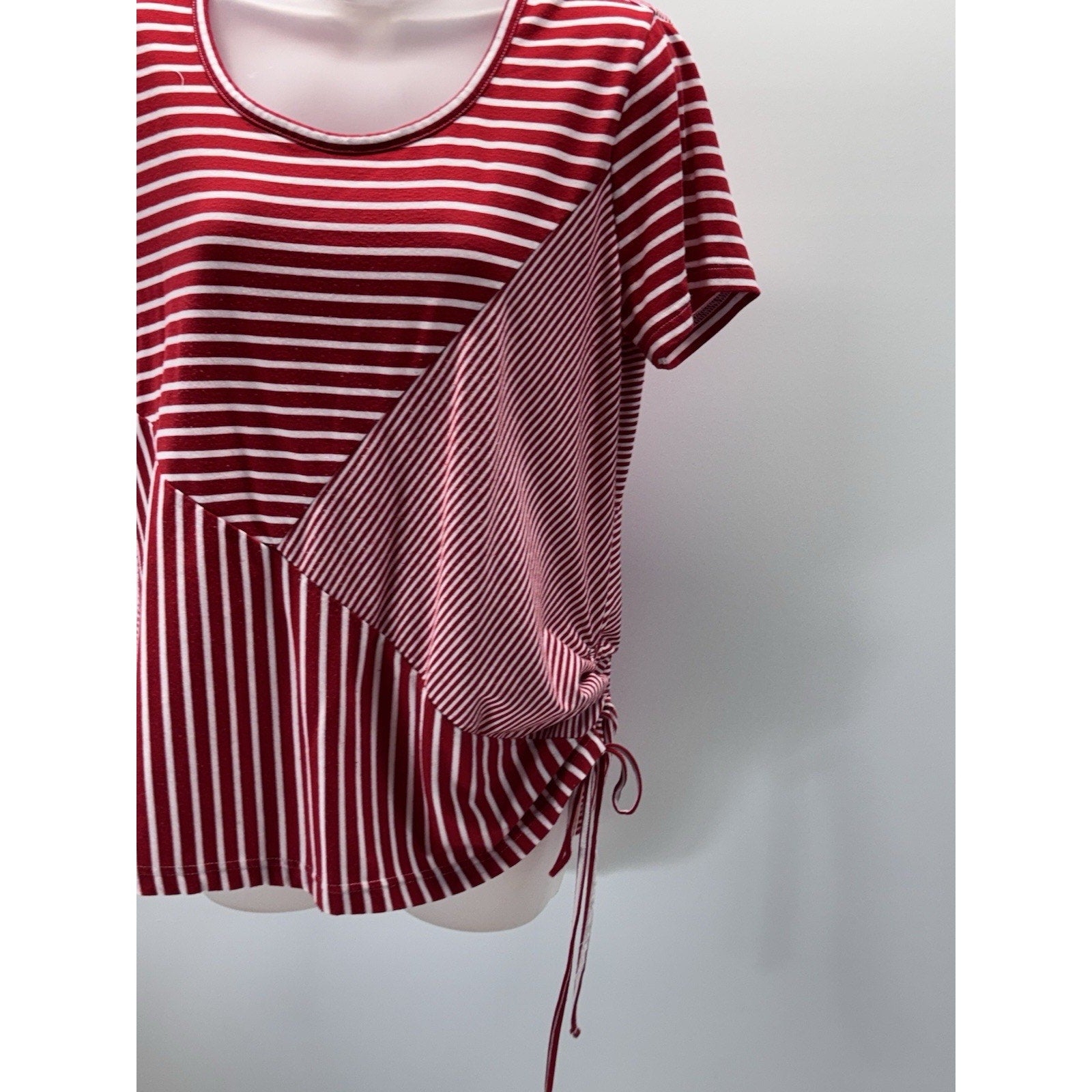 Sag Harbor Stretch Knit Top Red & White Stripe Women’s Petite Large