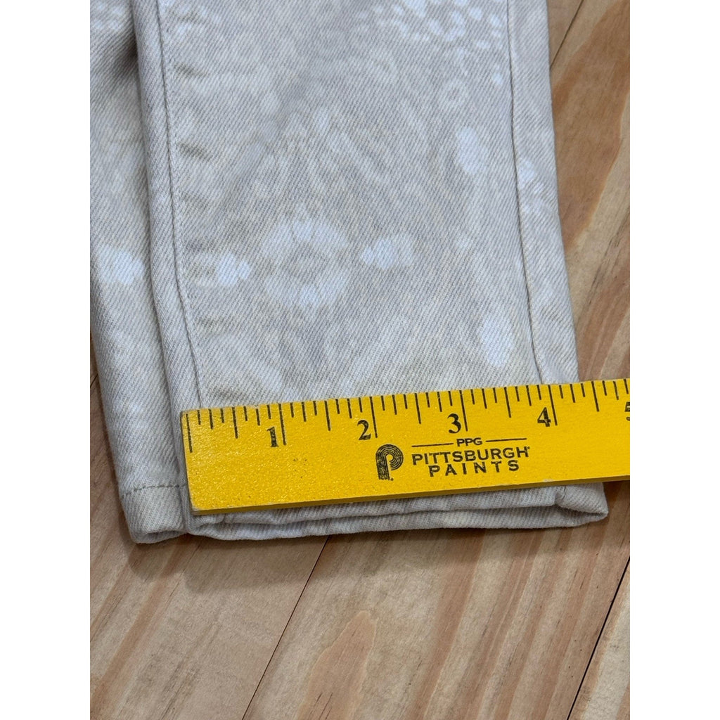 Levi's Size 6M Women’s Legging Jeans Inseam 28” Printed Cream and White