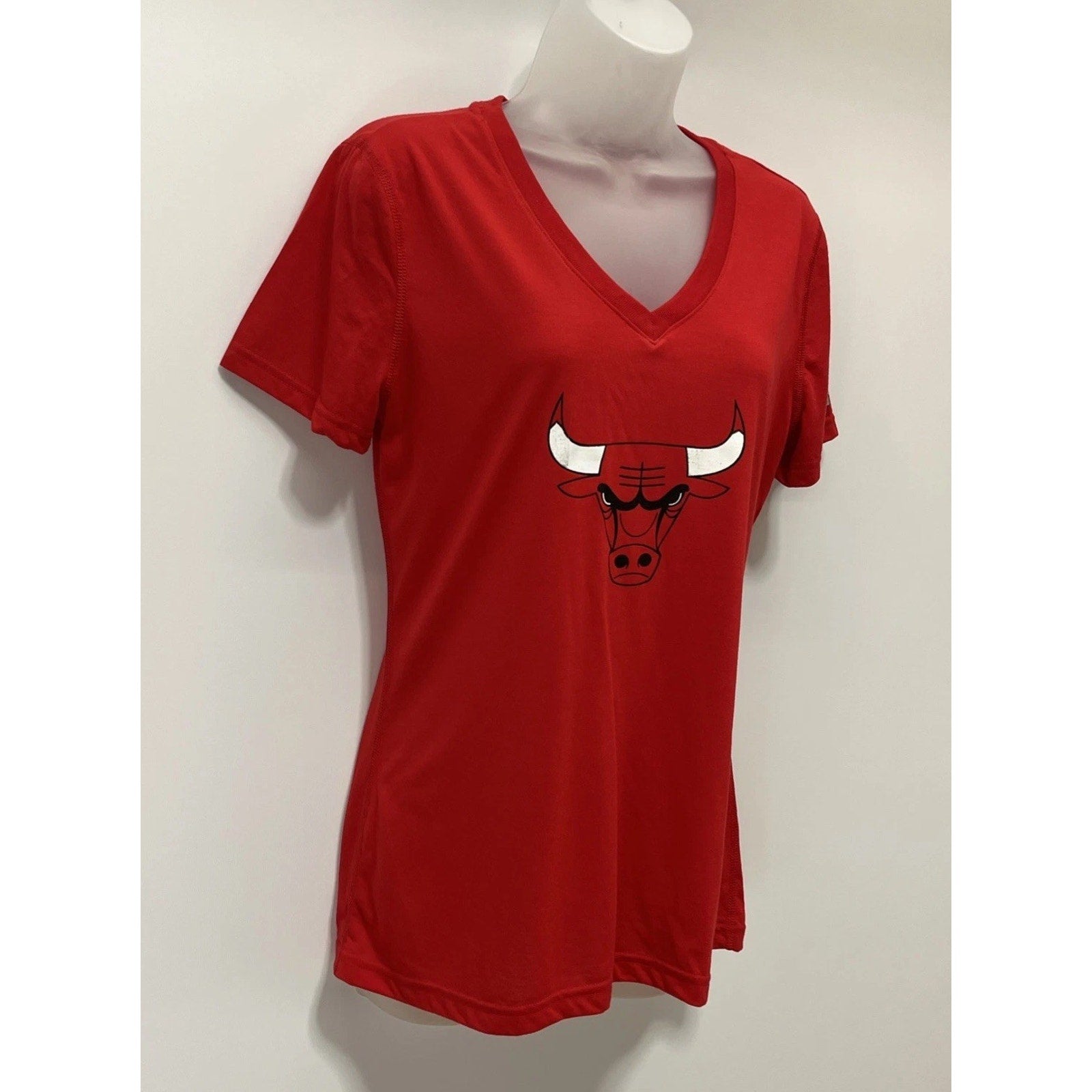Adidas Ultimate Tee Womens NBA Chicago Bulls Basketball V-Neck Shirt M