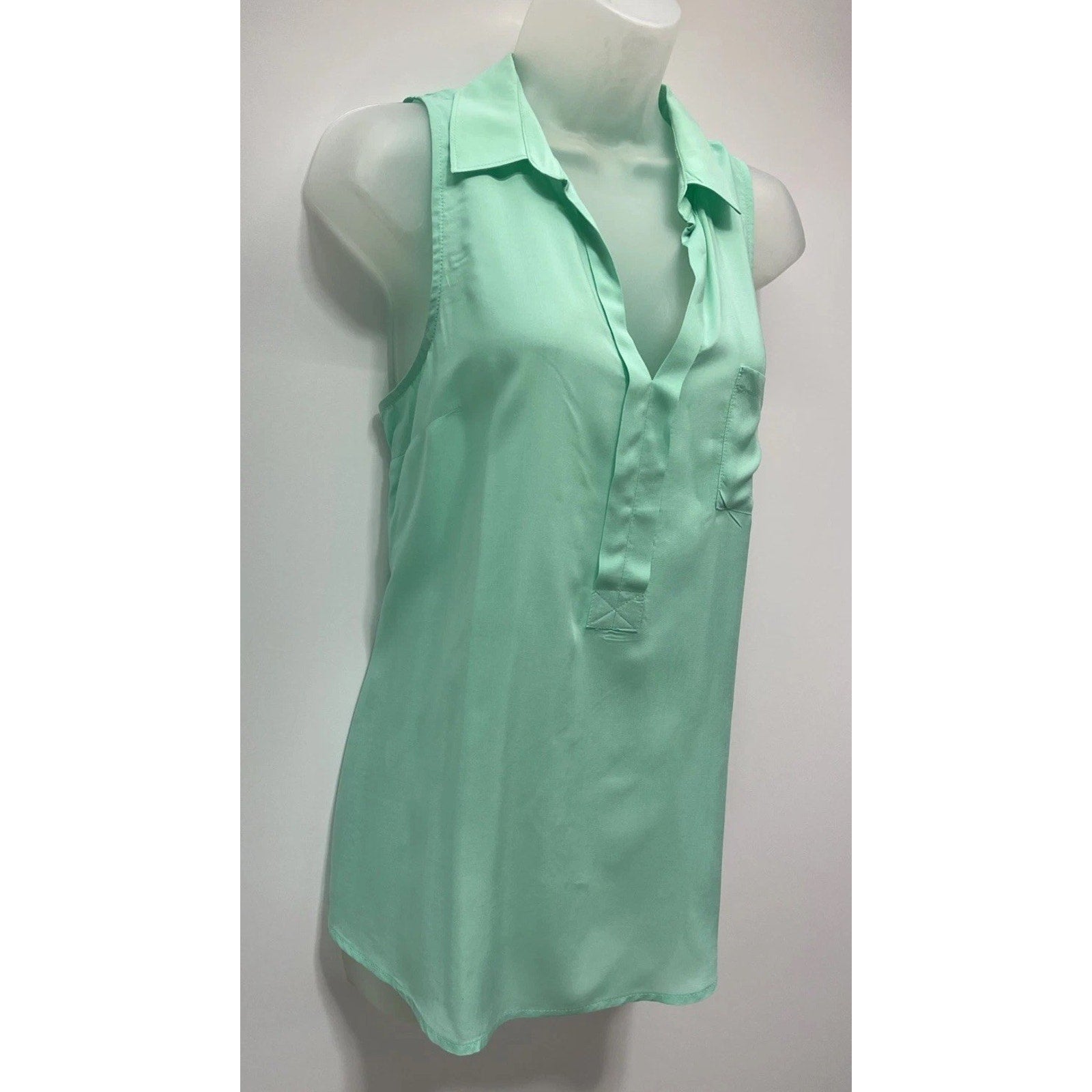OLD NAVY SZ M 100% Rayon Aqua Bath Green Collared V-Neck Tank Top Blouse Shirt