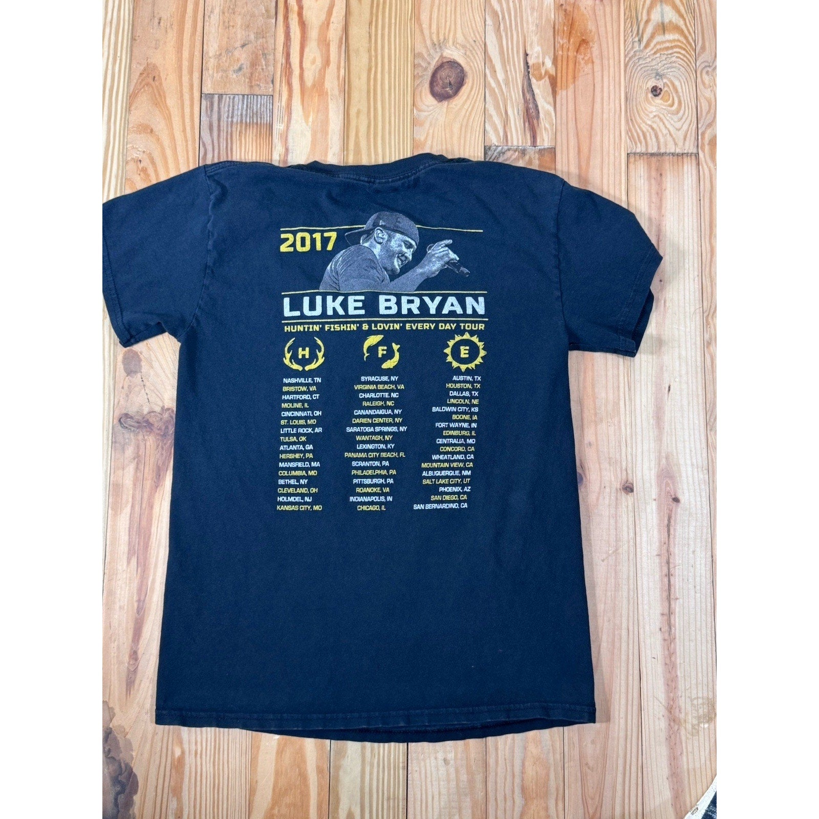LUKE BRYAN Huntin' Fishin' & Lovin' Everyday Tour 2017 Size Small Black T-Shirt