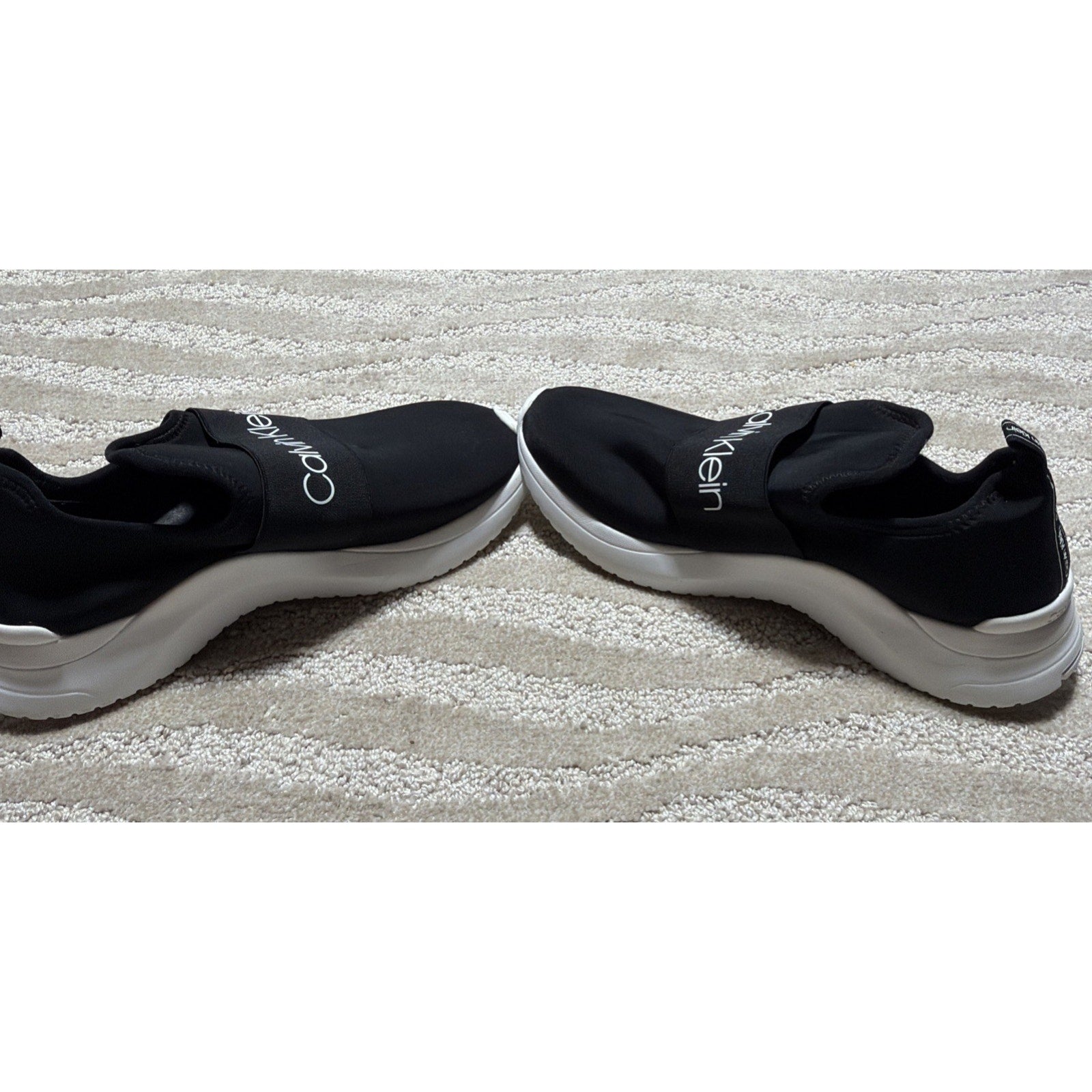 Calvin Klein Women’s Slip-On Uzza Sneakers Black / White Size 10