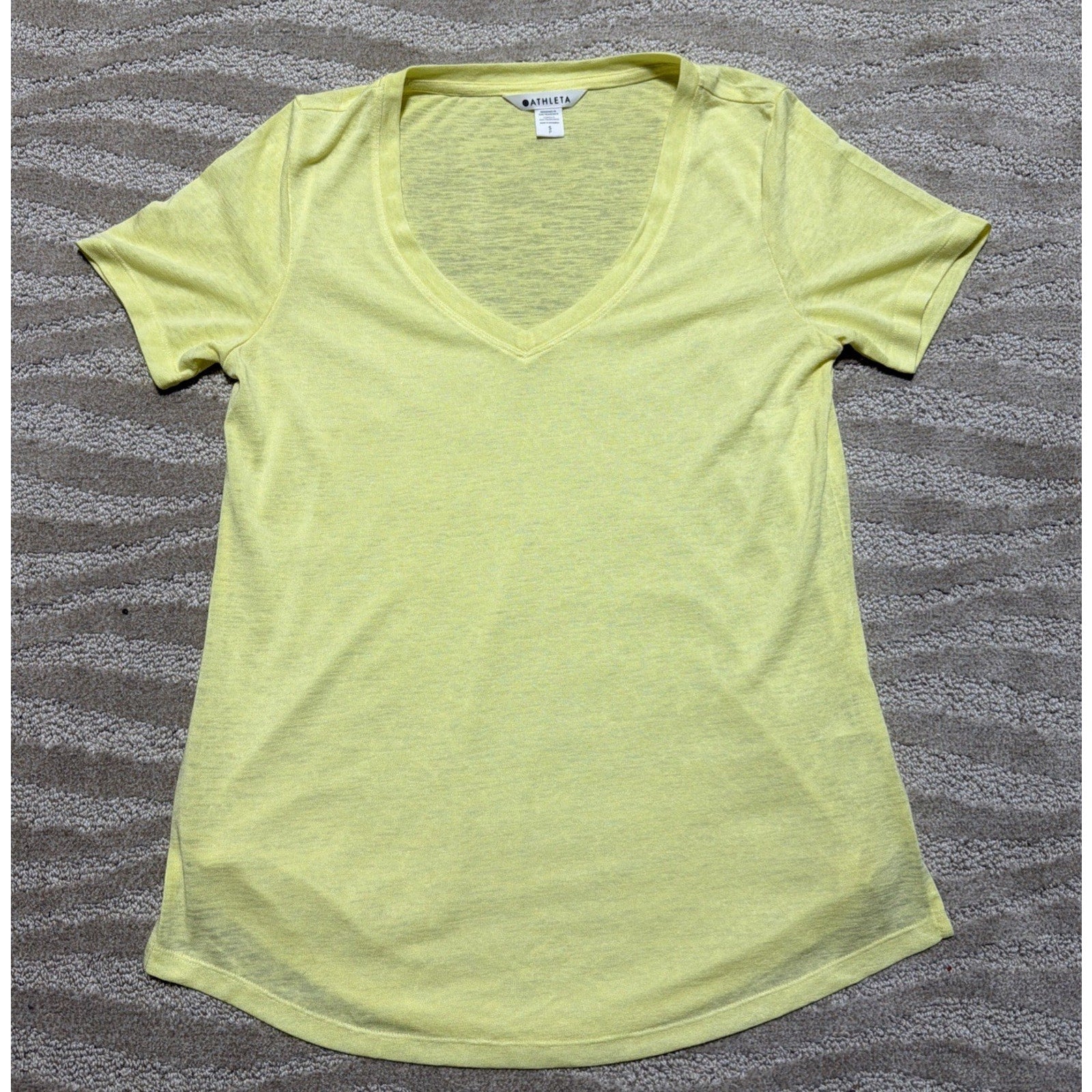 Athleta Breezy Scoop V-Neck Tee T-Shirt S Yellow Soft Short Sleeve Long NWOT