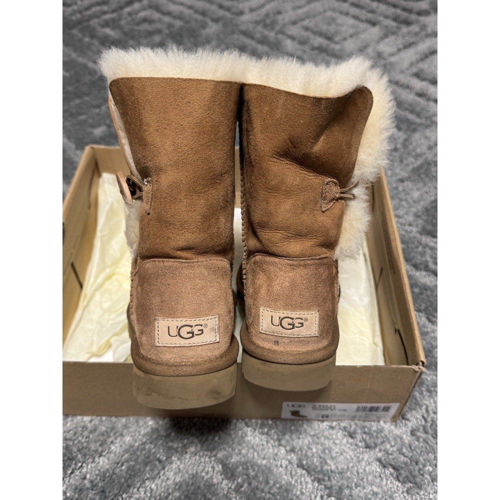Ugg W Bailey Button II Women’s Size 6 New In Box Check Pictures Damaged Box
