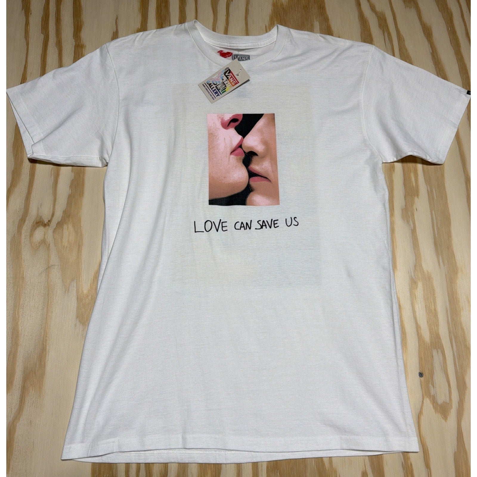 NEW VANS OFF THE WALL PRIDE OTW GALLERY SHORT SLEEVE T-SHIRT SARA LORUSSO L