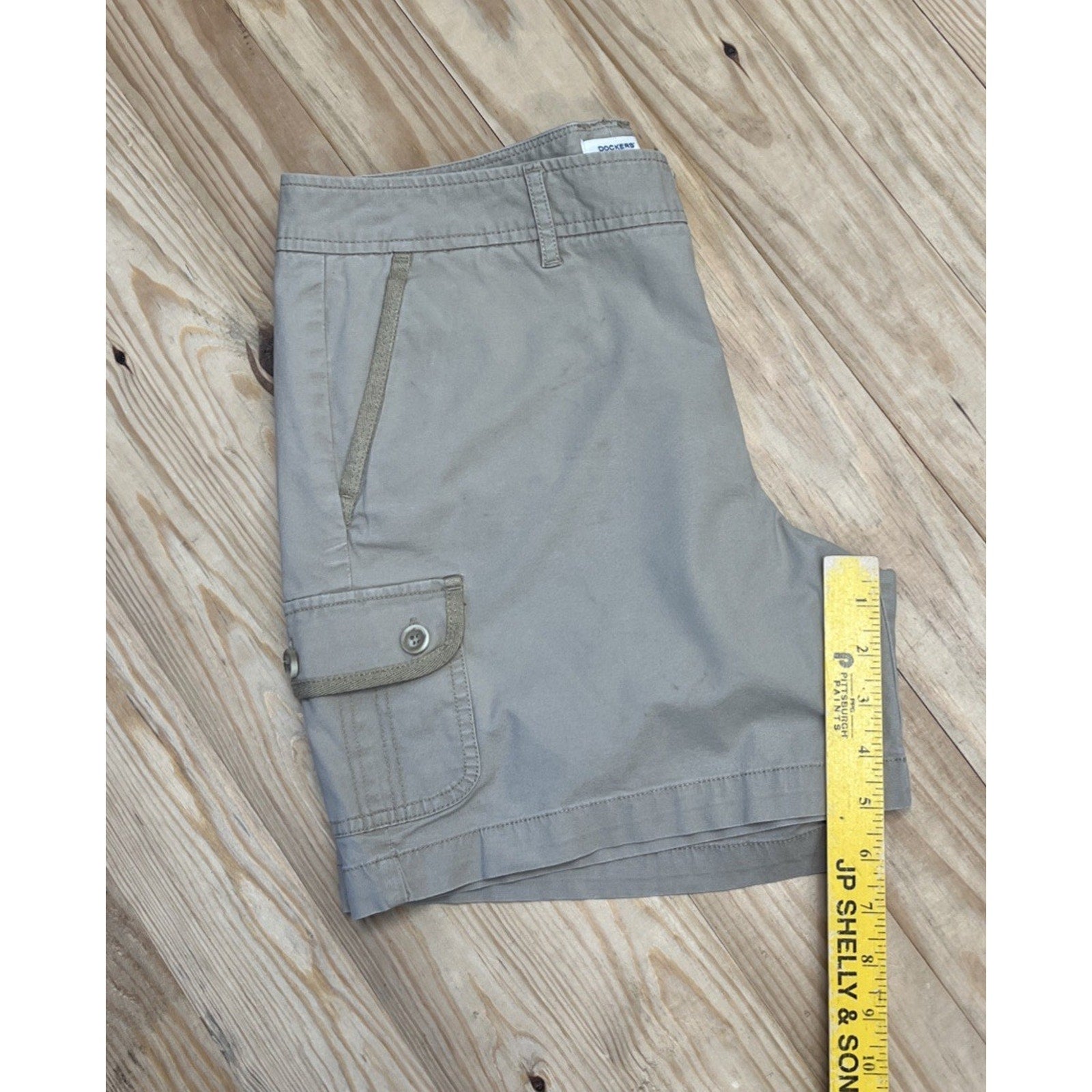Dockers Khaki Cargo Shorts. Size 10