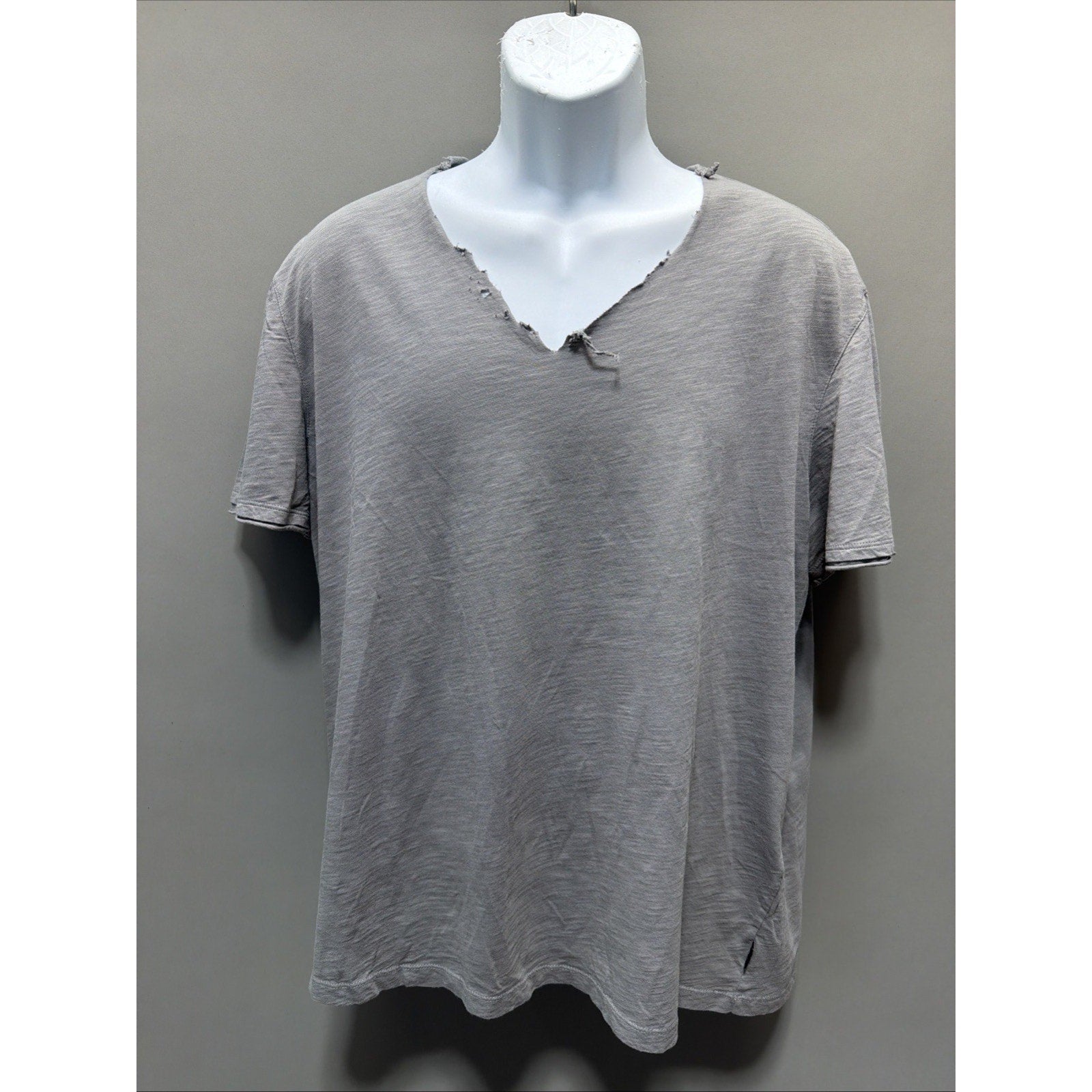 EUC XL Men's john Varvatos Miles Light Gray V Neck T-Shirt