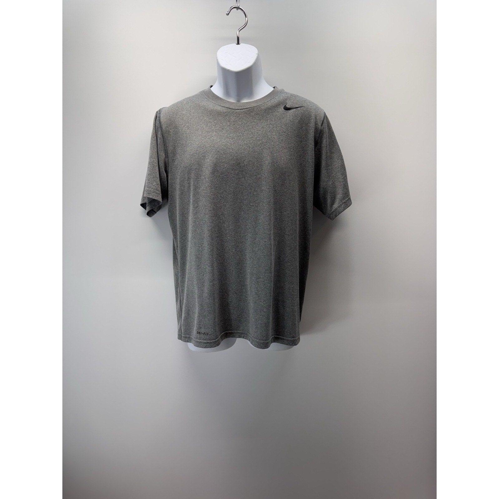 Nike Dri-Fit Athletic Cut Gray Crew Neck T-shirt Men’s Size Medium