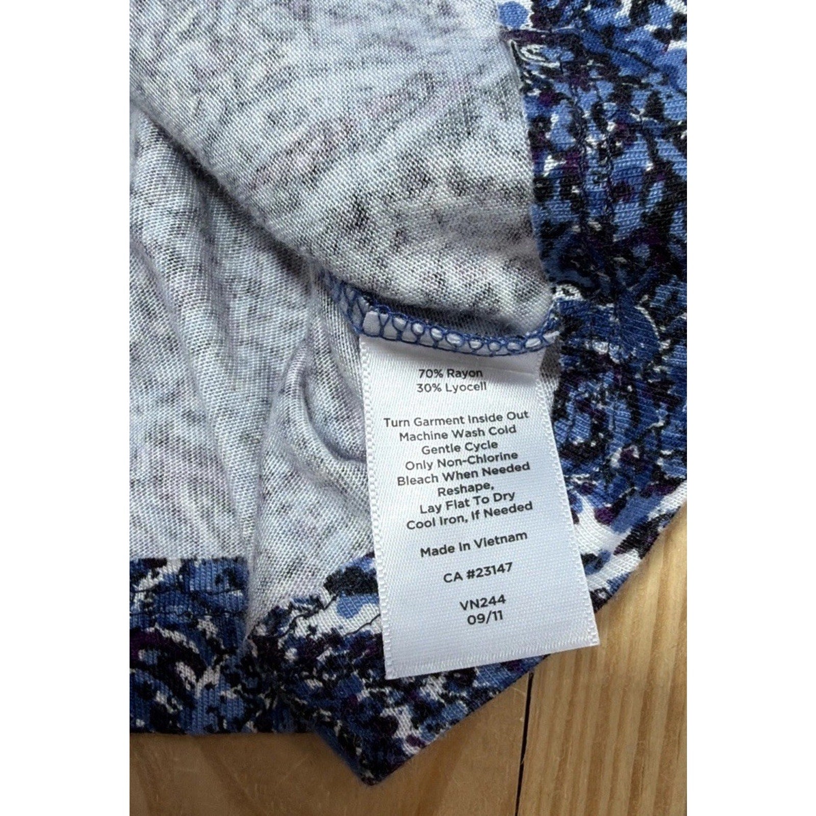 Womens Top-TALBOTS-blue/white/purple paisley rayon knit pleated neck 3/4 PXL