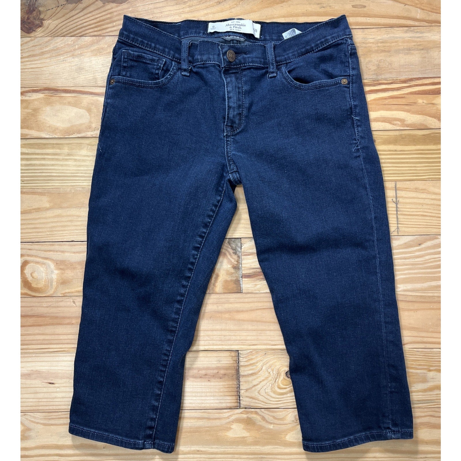 Abercrombie & Fitch Perfect stretch denim capri size 6