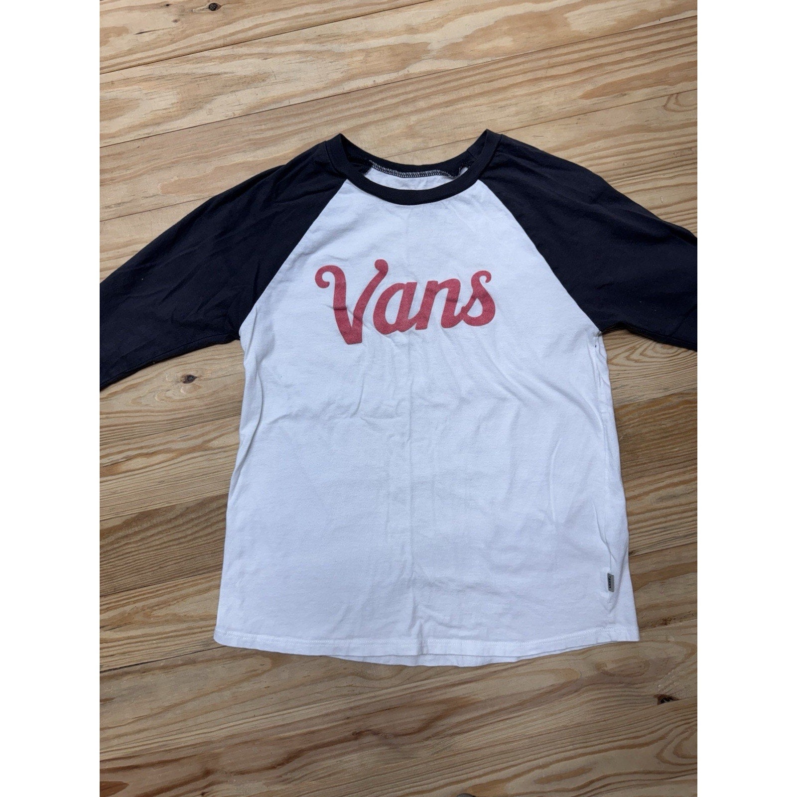 Vans White & Black Raglan Sleeve T-Shirt Boys Size Small Red Felt Logo Lettering