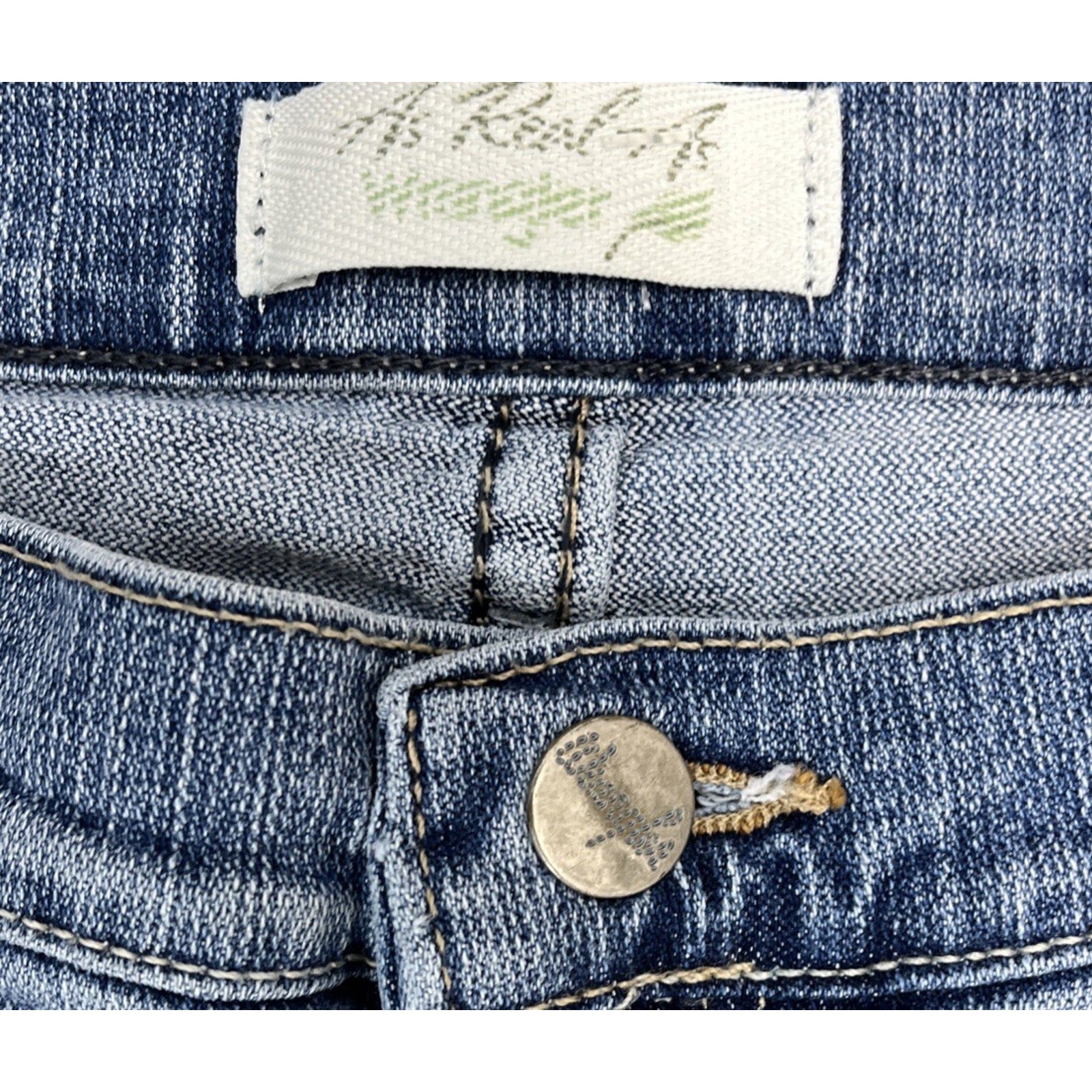 As Real As Wrangler Womens Jeans Size 4x32 Med Wash Blue Denim Bootcut