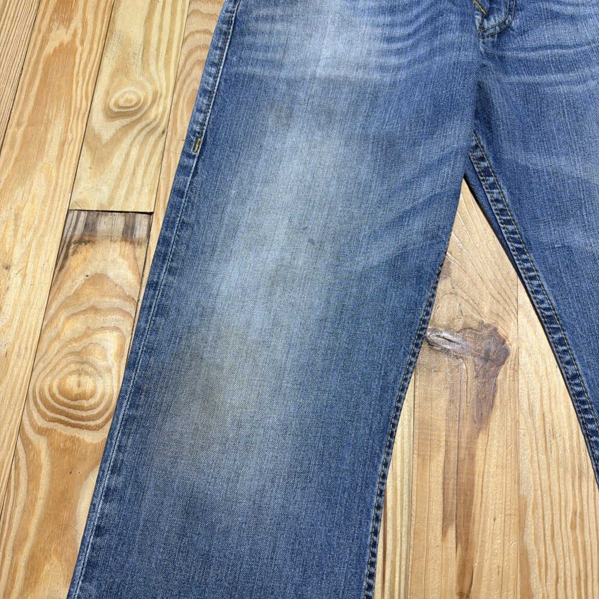 Vintage Y2Ks True Religion Straight Blue Denim Jeans Made In USA Mens 33. Stain