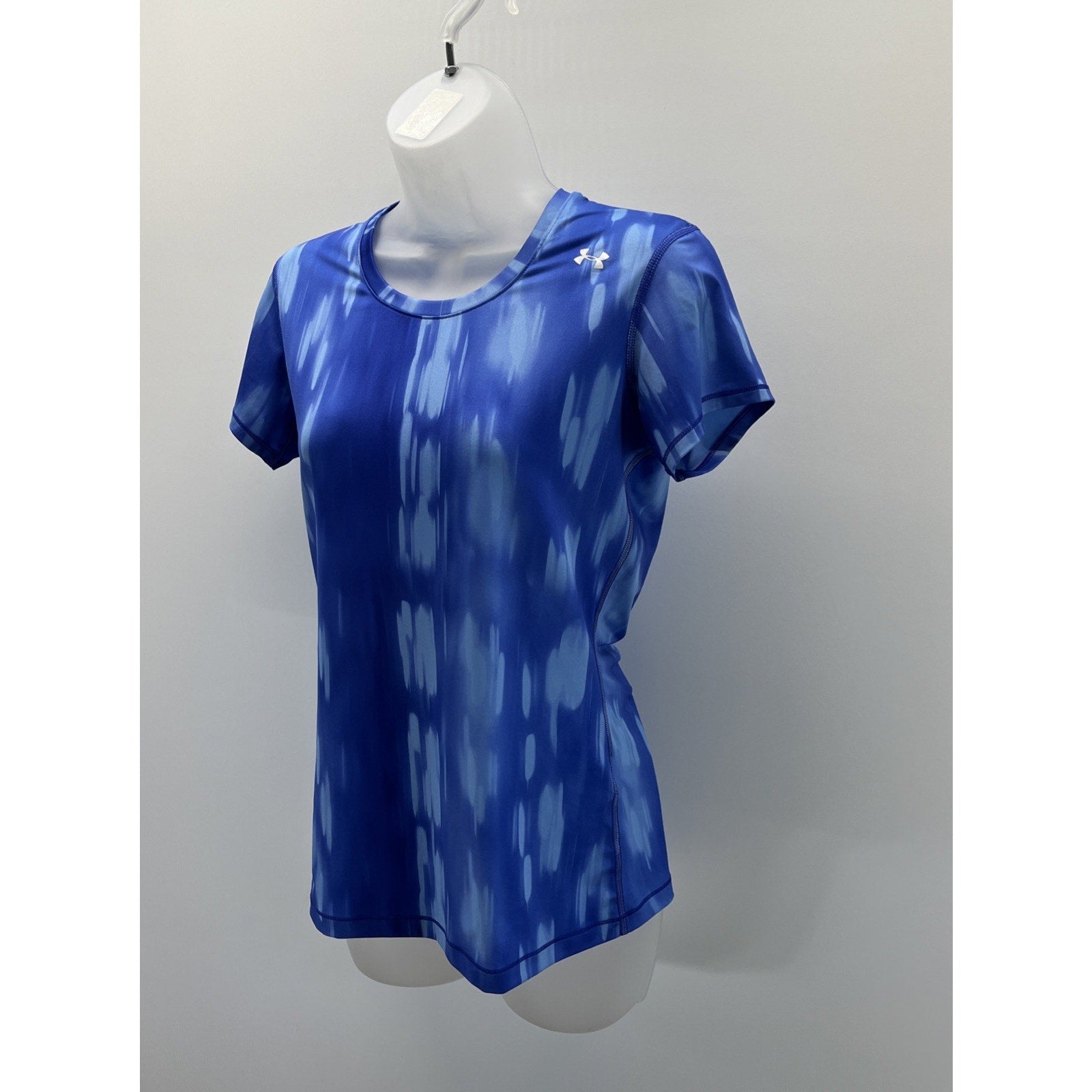 Under Armour Active Heat Gear Fitted Top Size S EUC Blue