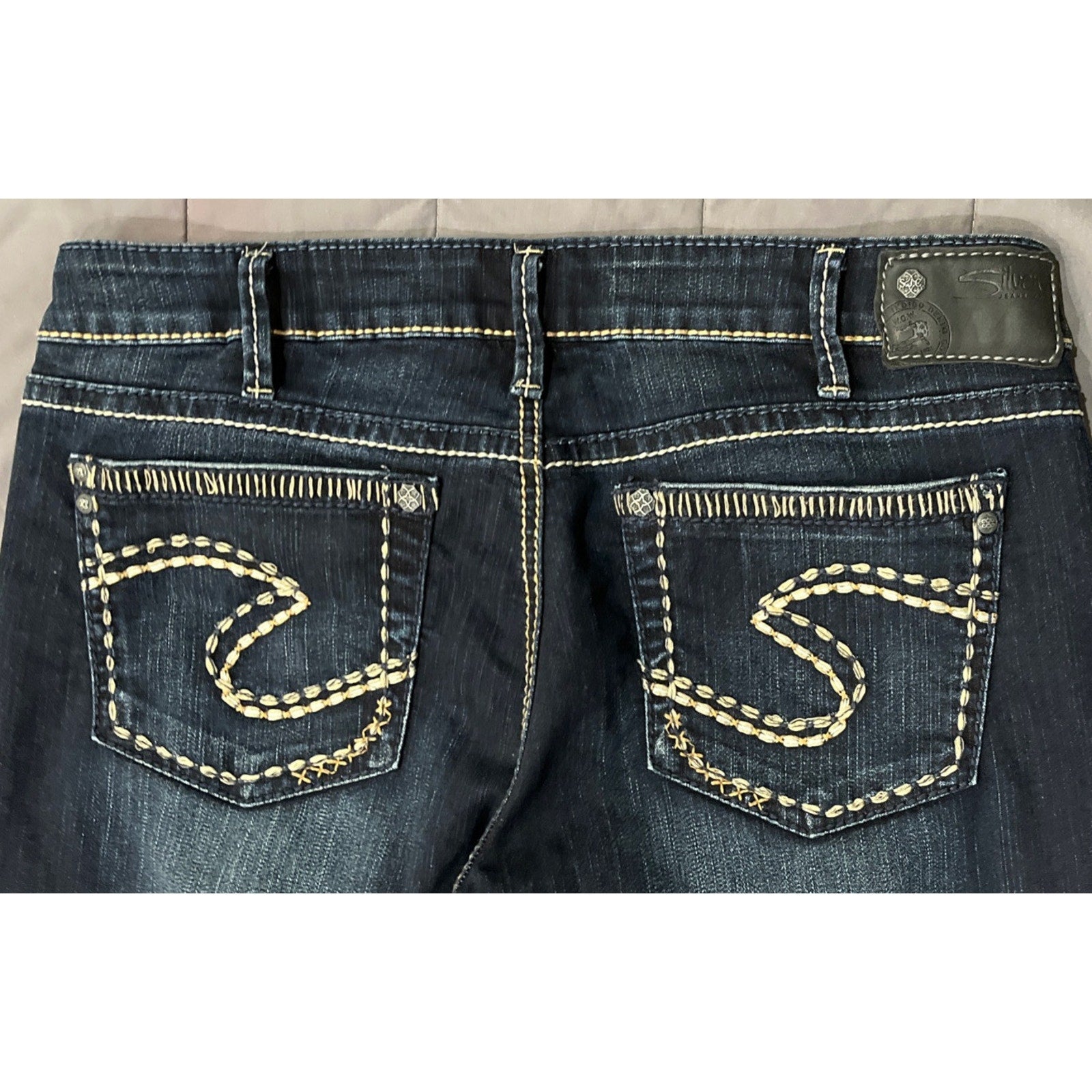 Silver Aiko Bootcut Dark Wash Stretch Denim Jeans Size 33/31 EUC