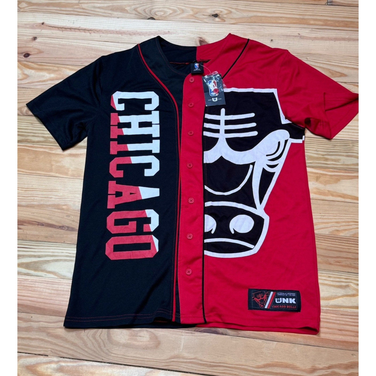 Chicago Bulls Jersey Medium NBA Button Up Shirt Short Sleeve Red Black UNK NWT