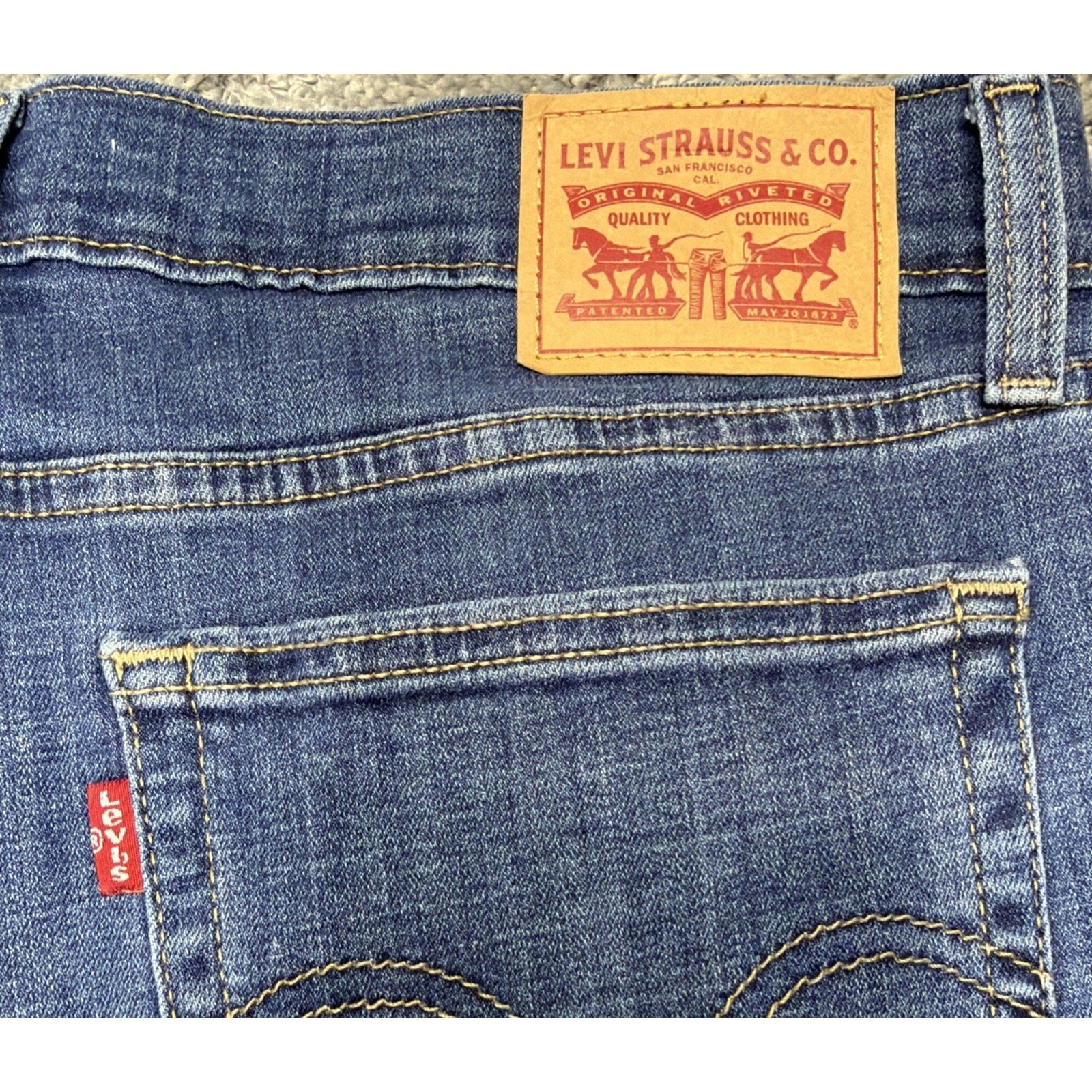 Levis Denim Jeans Women 30 Blue Boyfriend Mid Rise Distressed Med Wash 31x27