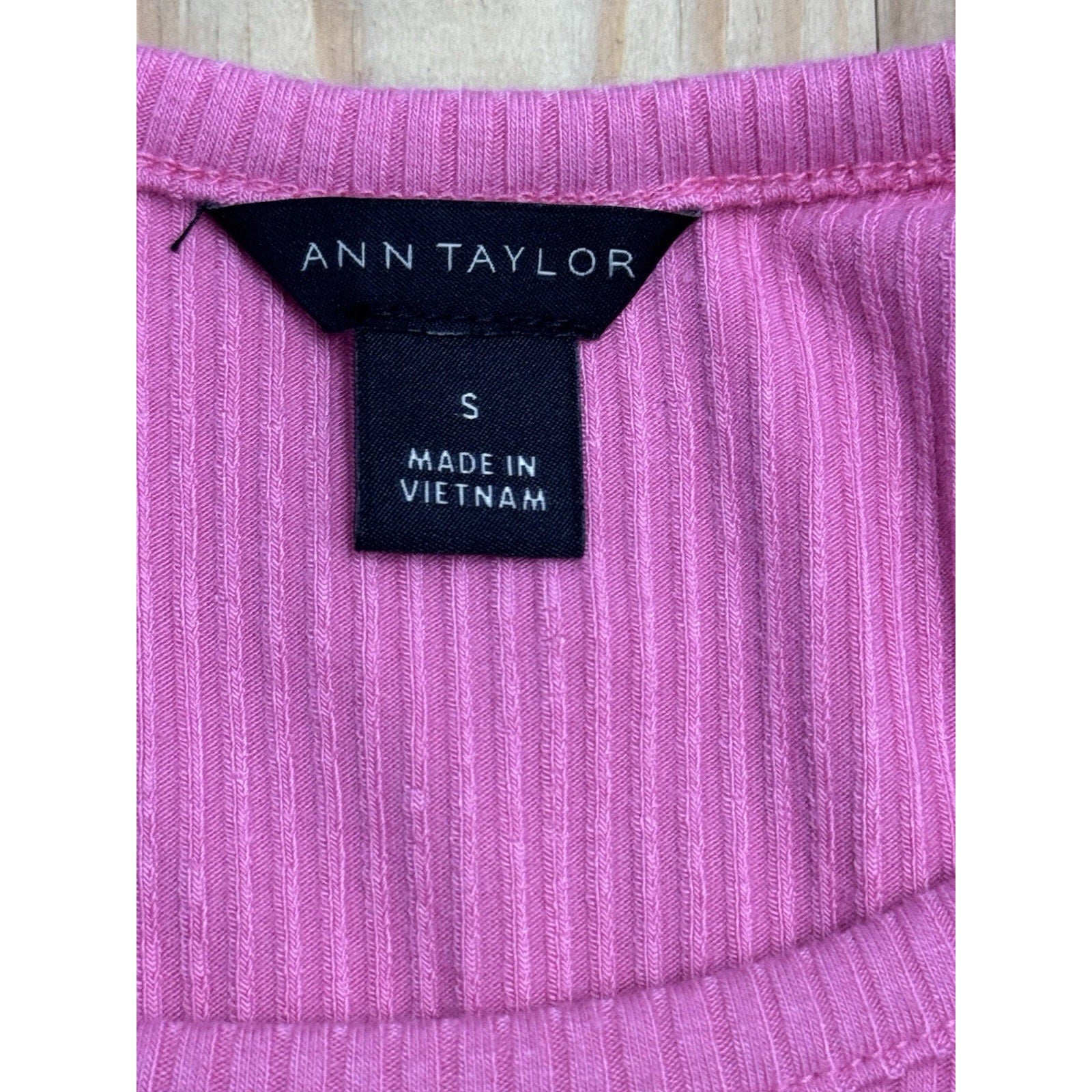 Ann Taylor Women’s Top Small Pink Long Sleeve Ruffled Shoulder