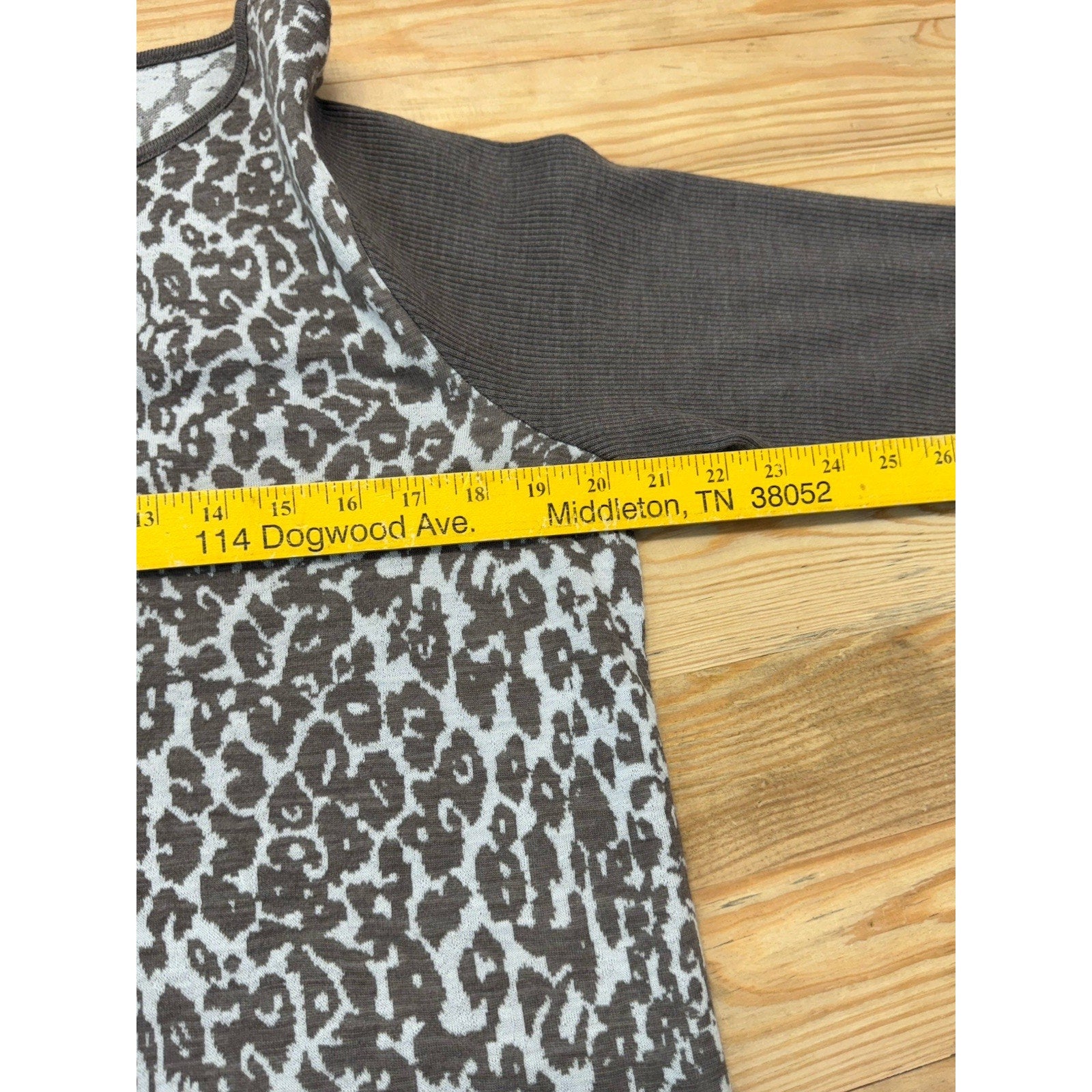 Chico's Womens Taupe Leopard Zip Pocket Long Sleeve Sweater Size 2/Large Comfort