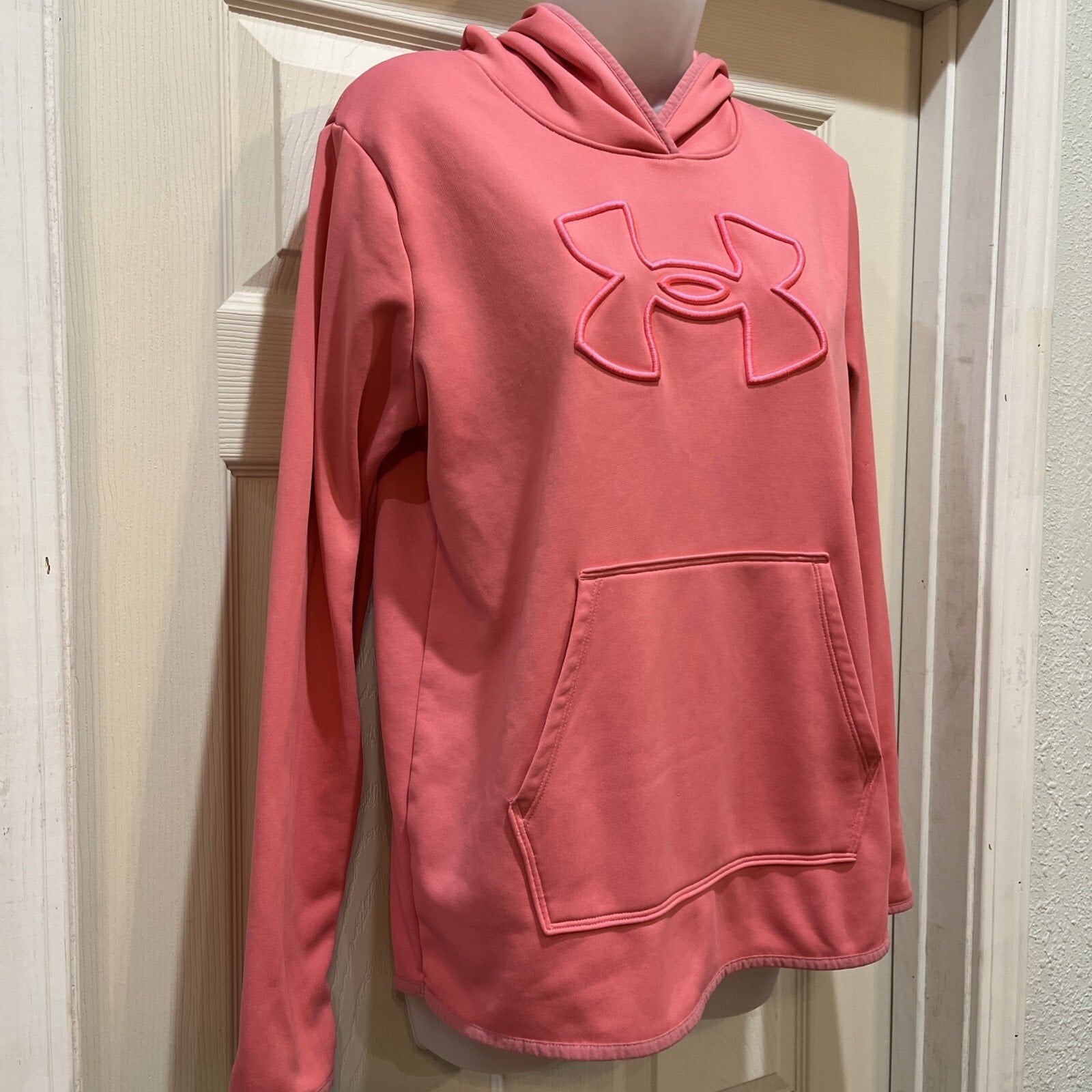 Women’s Size Small Pink/Neon Pink Under Armour Hoodie Raised Logo EUC Pocket