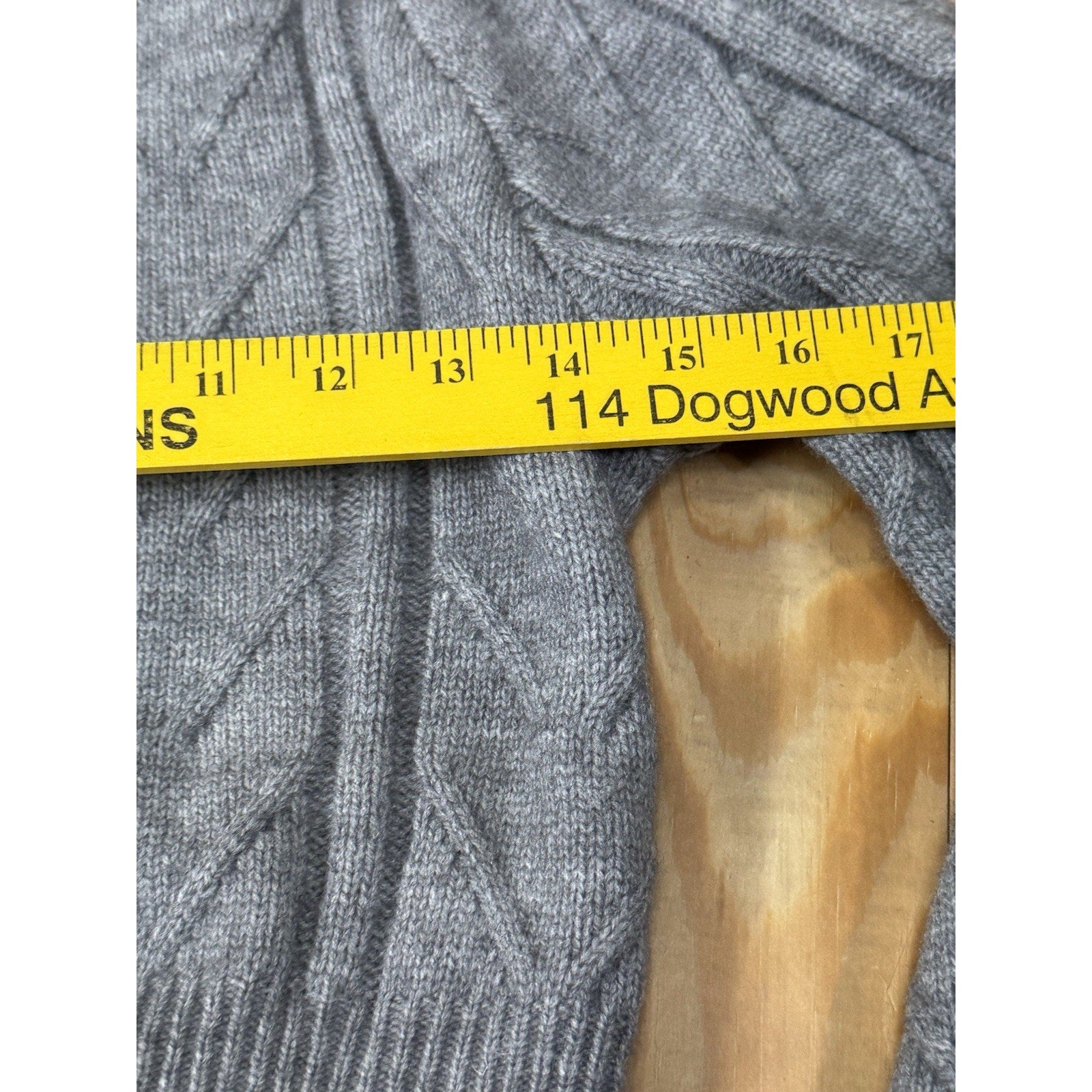 Commence NWT Open Back Cropped Sweater Size M Gray Cable Knit