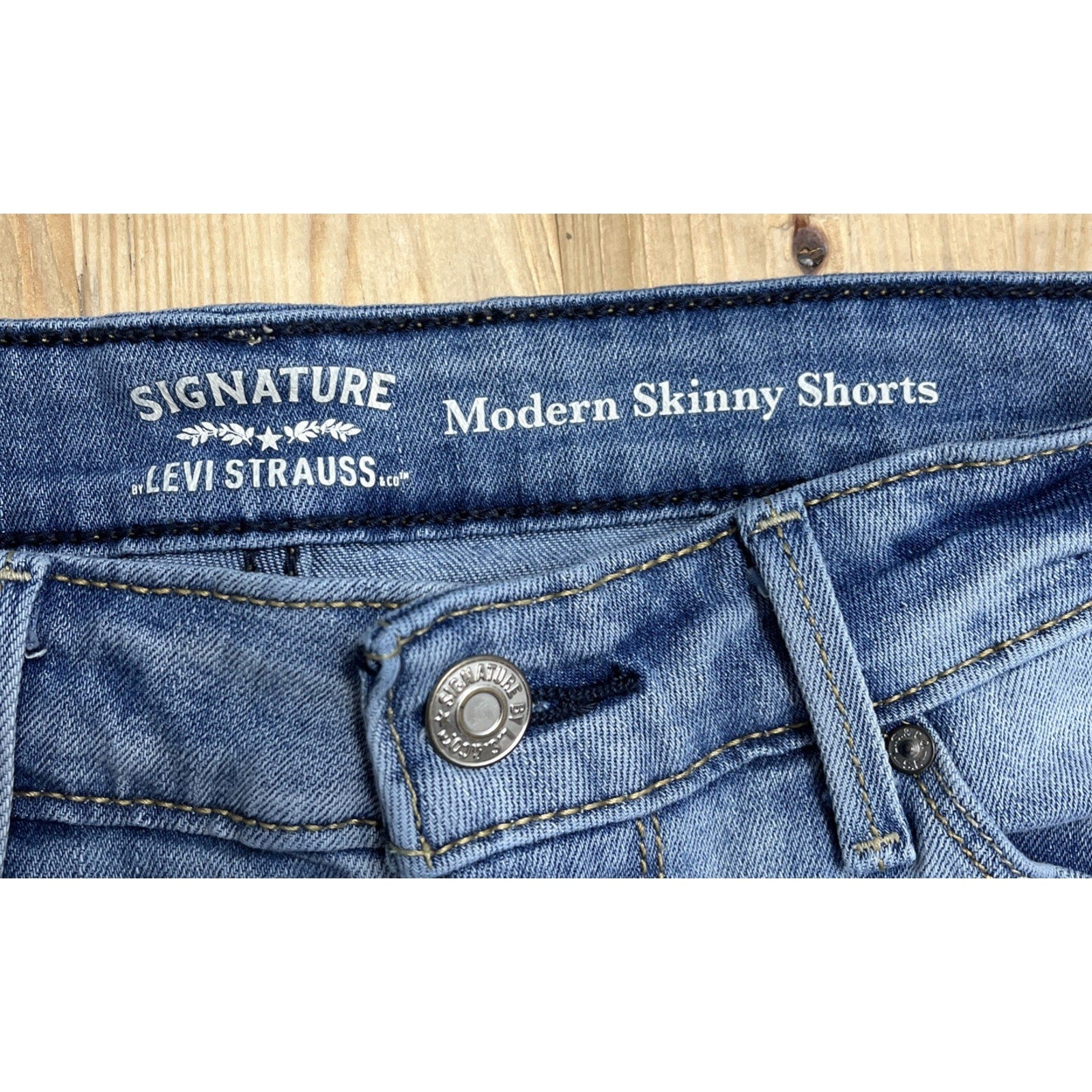 Levi's Signature Womens Shorts 6/28 Blue Modern Skinny Distressed
