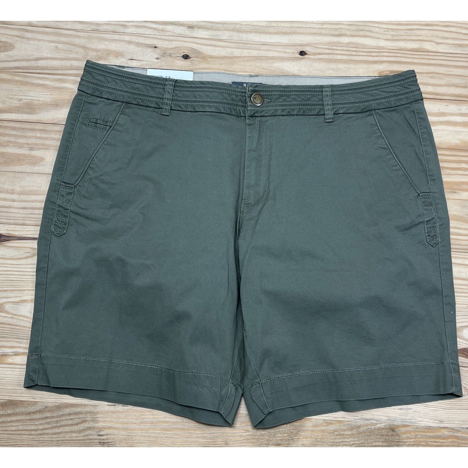 NWT Natural Reflections Women's Dusty Olive Cotton/Spandex Chino Shorts size 18