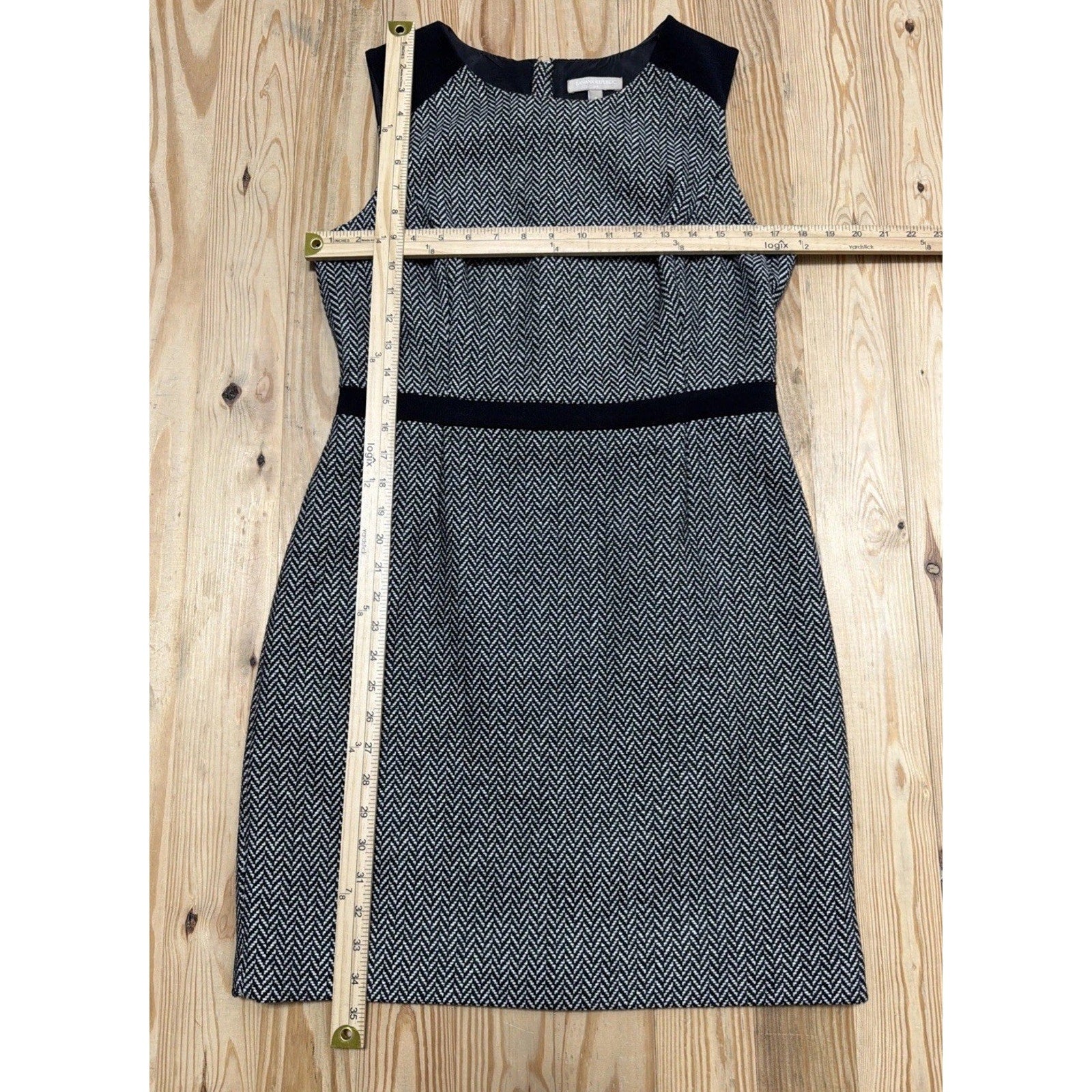 Banana Republic Sheath Dress Size 8 Gray Neutral Career Professional Wool