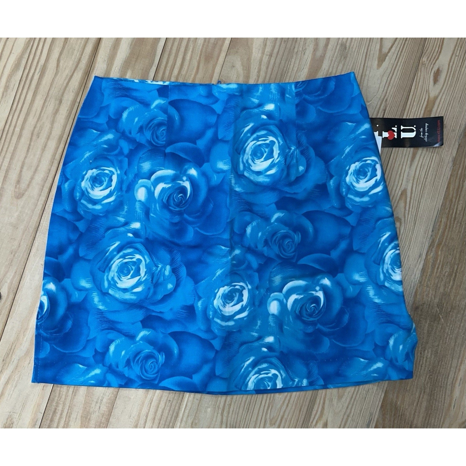 Women's Mini Skirt Size 5 Blue & White Floral Mini Preppy Colorful New W Tags.