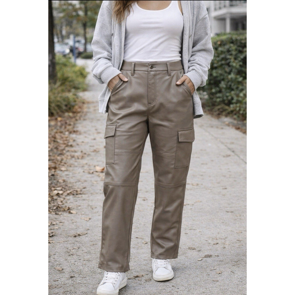 Abercrombie & Fitch Vegan Leather The 90’s Relaxed Cargo HighRise Jean Womens 18