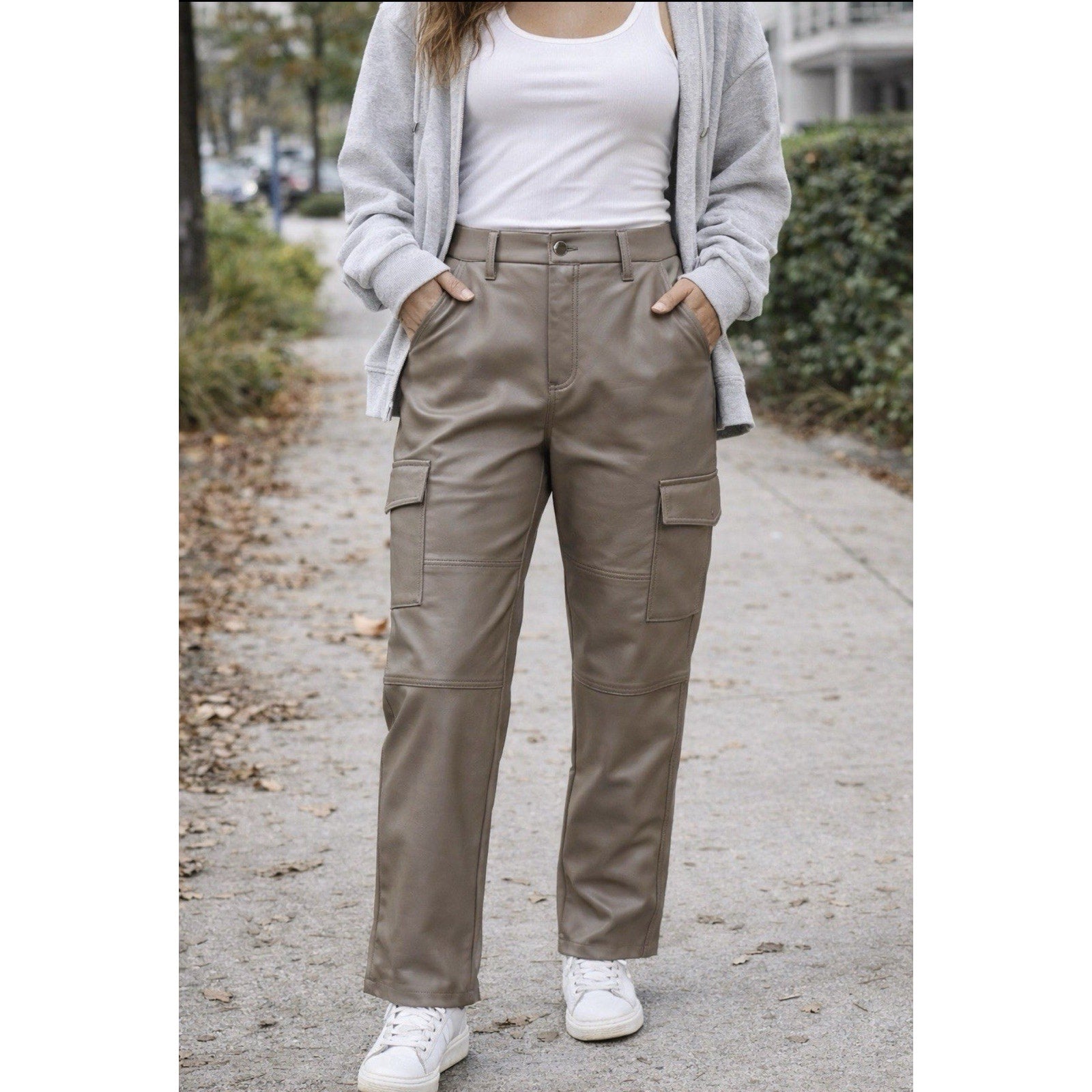 Abercrombie & Fitch Vegan Leather The 90’s Relaxed Cargo HighRise Jean Womens 18