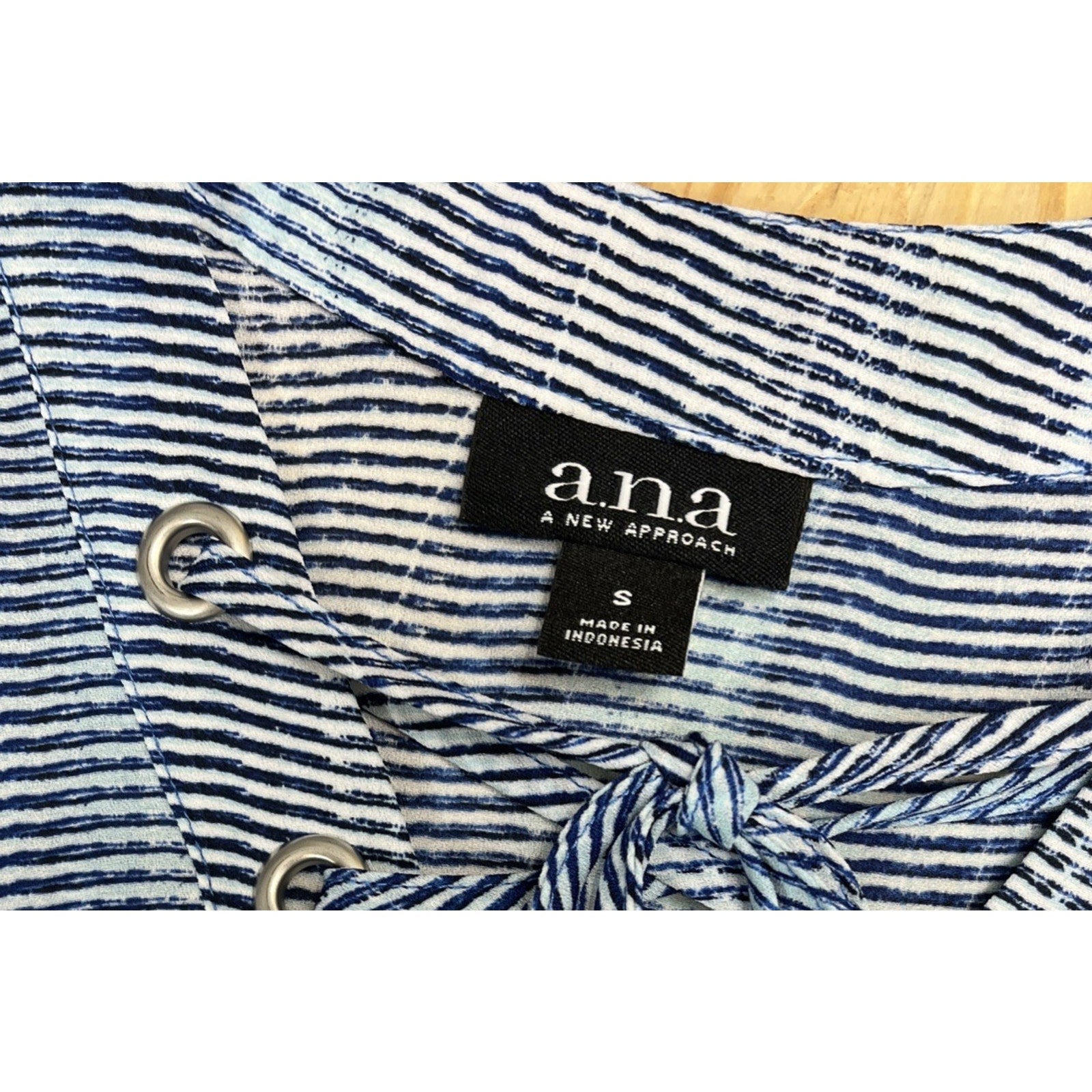 A.N.A Blouse Shirt Size Small Womens V Neck Ruffled Short Sleeve Casual Regular