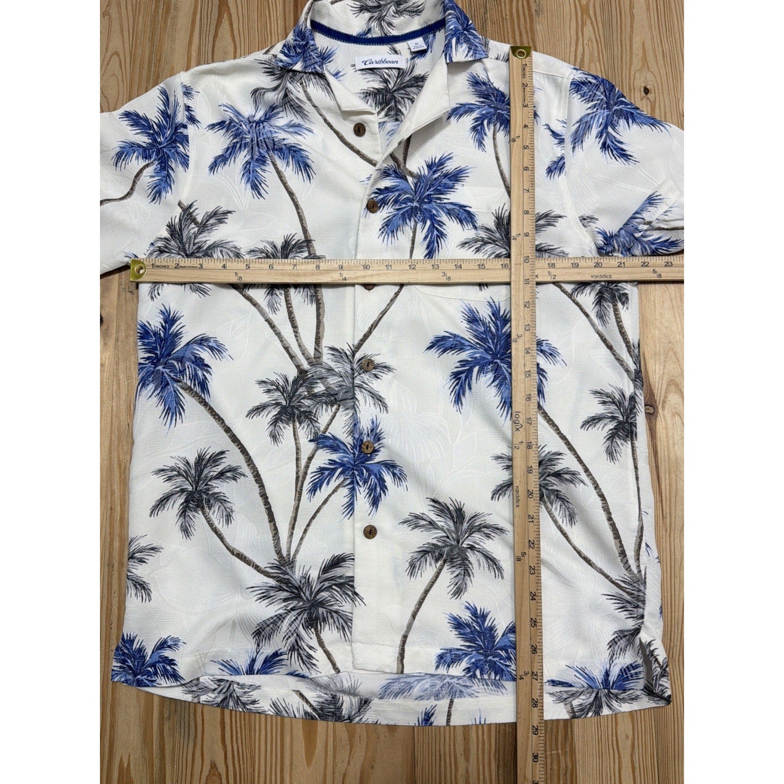 Caribbean Shirt Off White Floral Hawaiian Short Sleeve Button Medium EUC