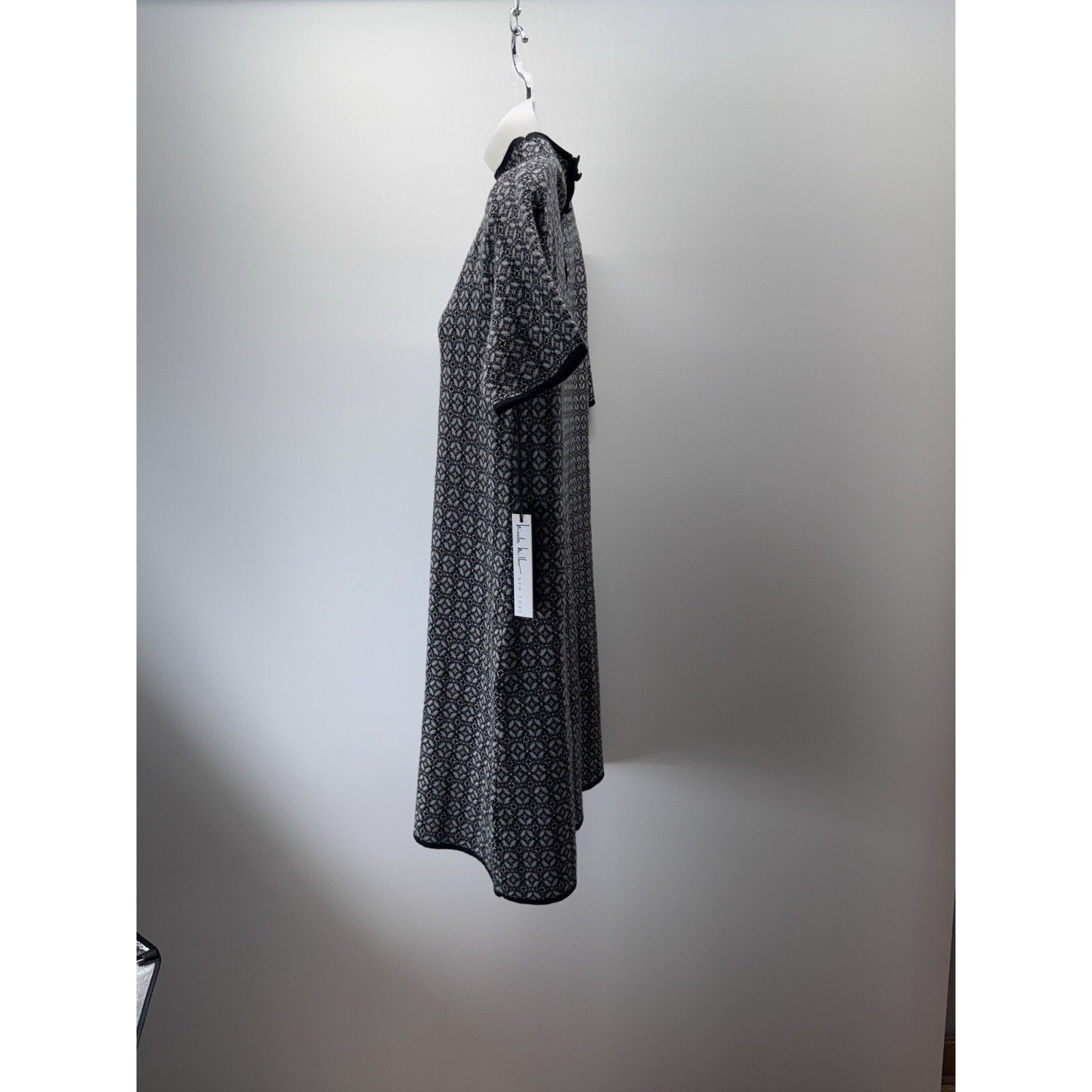 Nicole Miller Geo Print Black White Short Sleeve Sweater Dress Size Small NWT