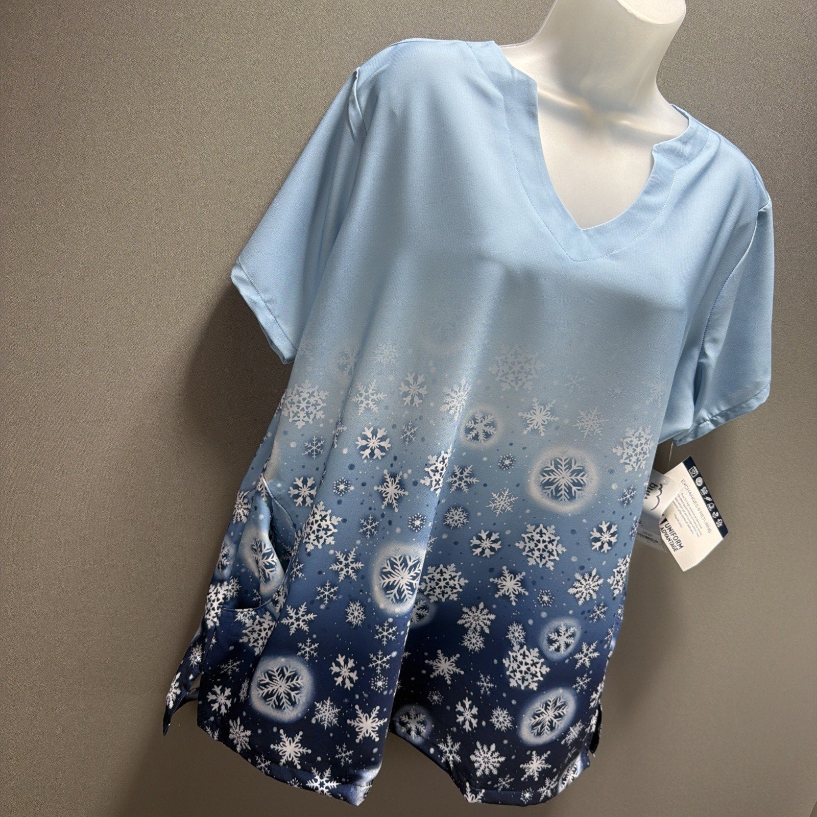 UA Scrubs Butter Soft Women's L Scrub Top Snowflake Blue Winter Christmas Stretc
