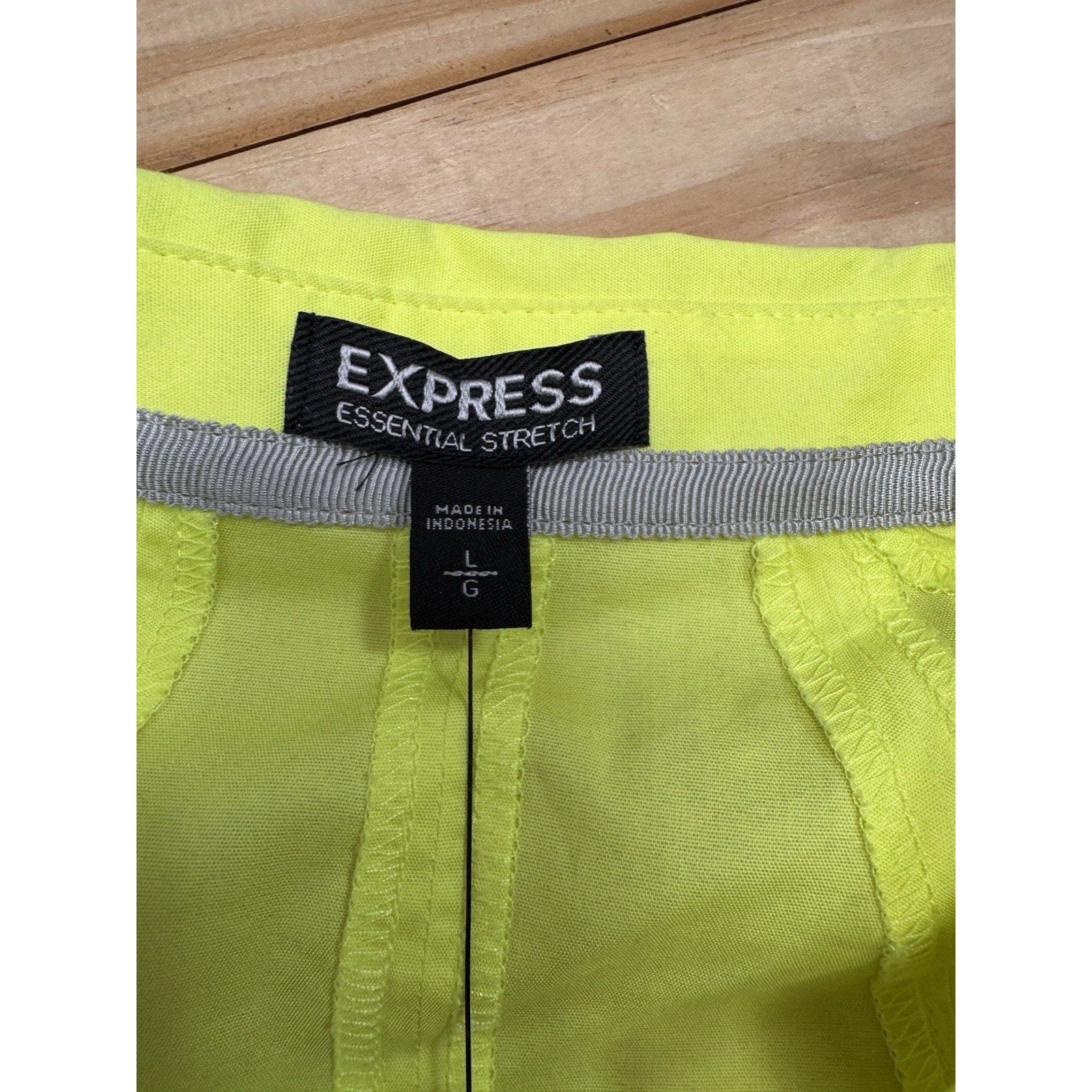 Express Yellow Sheer Hidden Button Down Shirt Short Sleeve Women’s Size L NWT