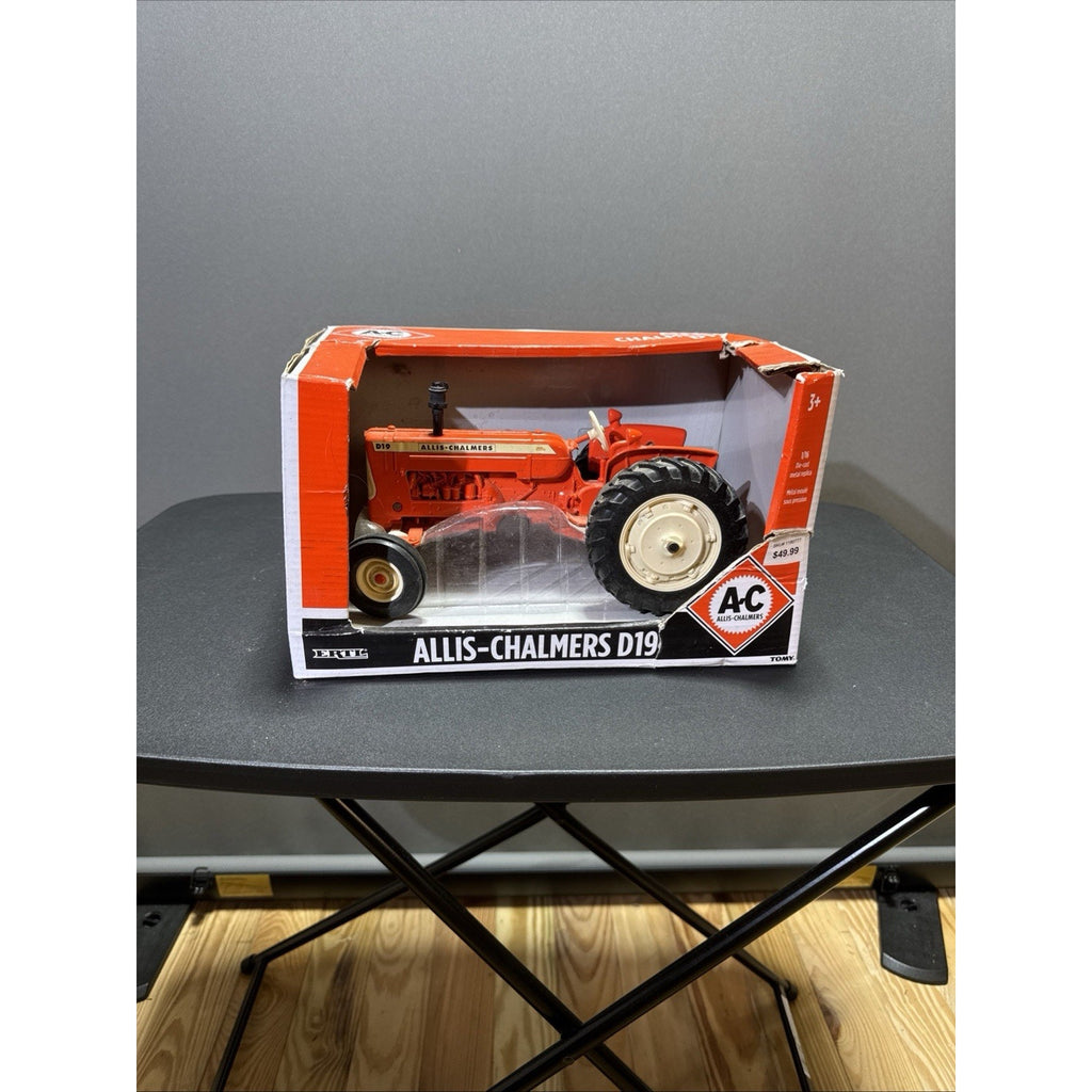 ERTL Allis Chalmers D19 Tractor 1:16 Diecast Model 16311 Orange w/ Box